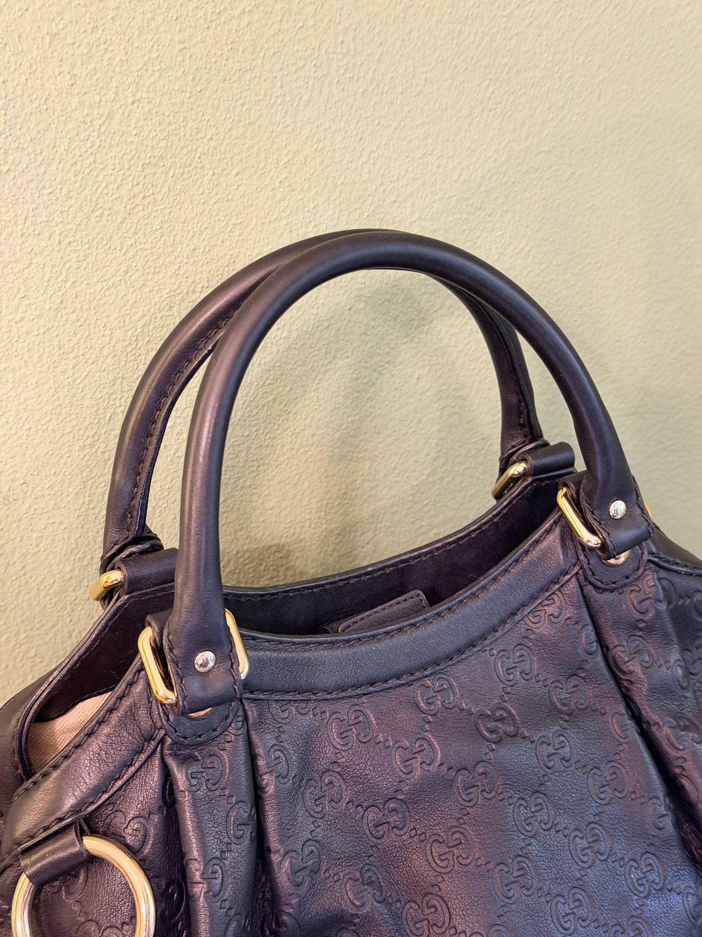 GUCCI BLACK GUCCISSIMA SUKEY HANDBAG