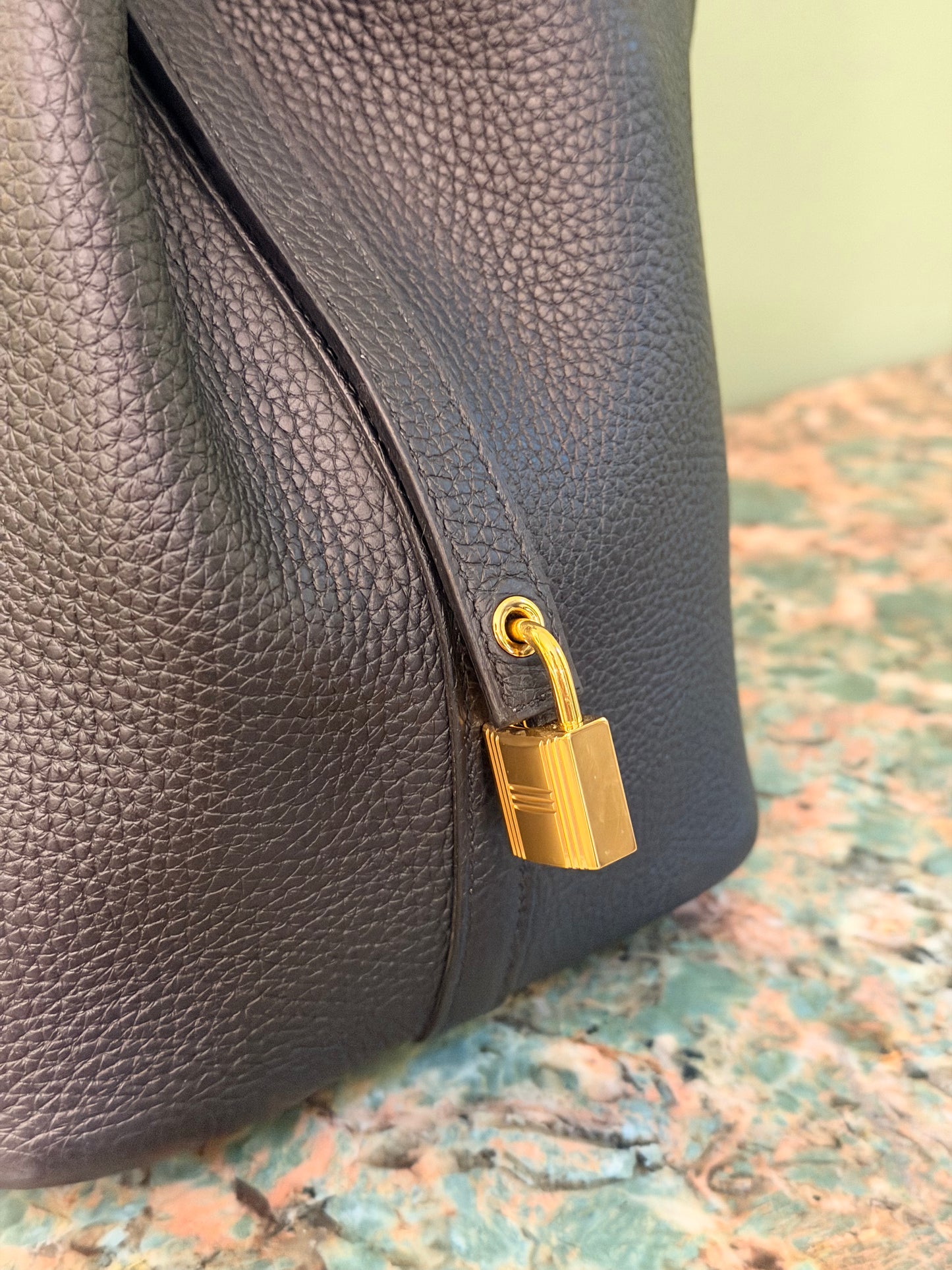 HERMÈS BLACK CLEMENCE PICOTIN LOCK 22 HANDBAG