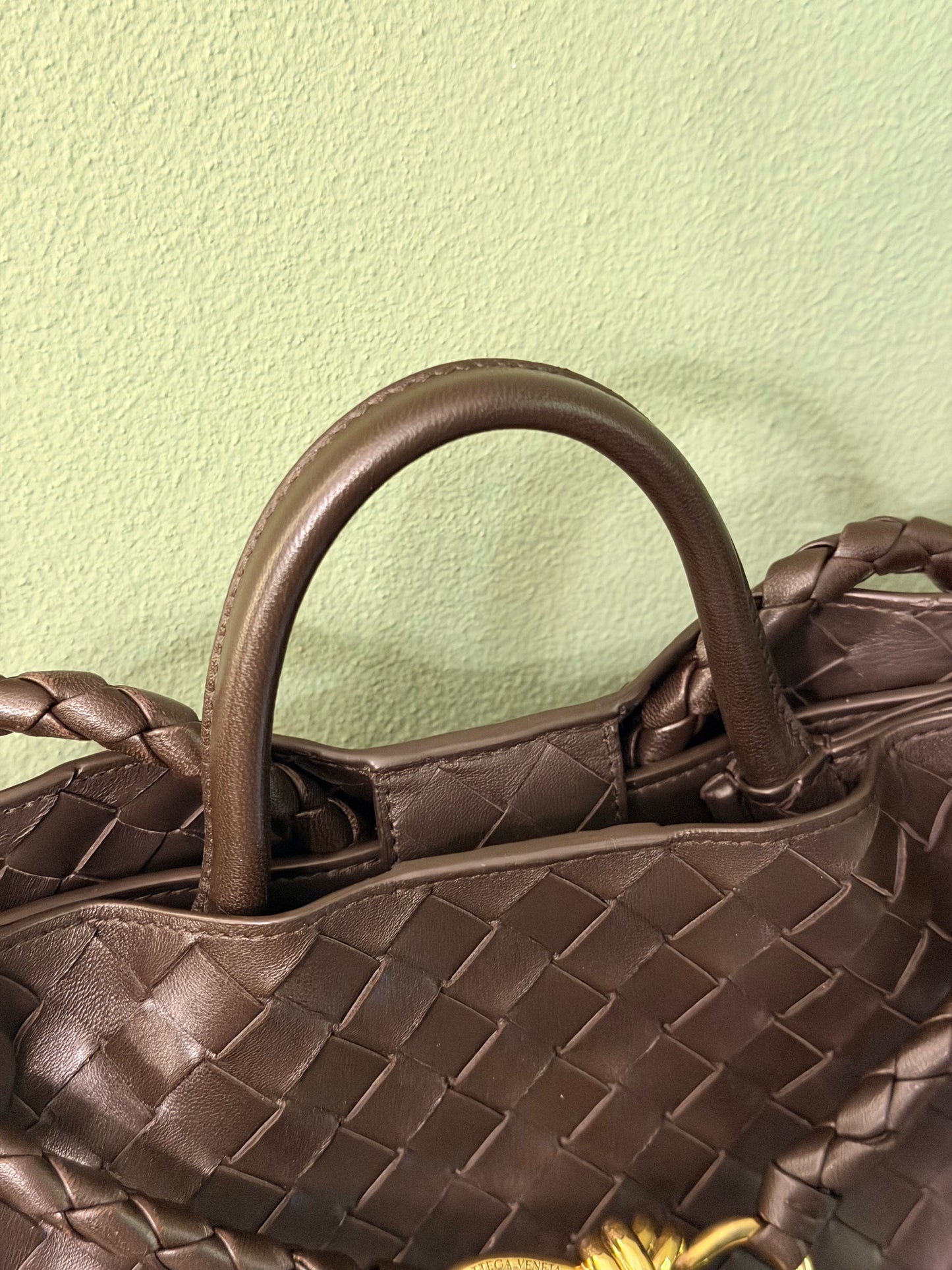 BOTTEGA VENETA FONDANT MEDIUM ANDIAMO SHOULDER BAG