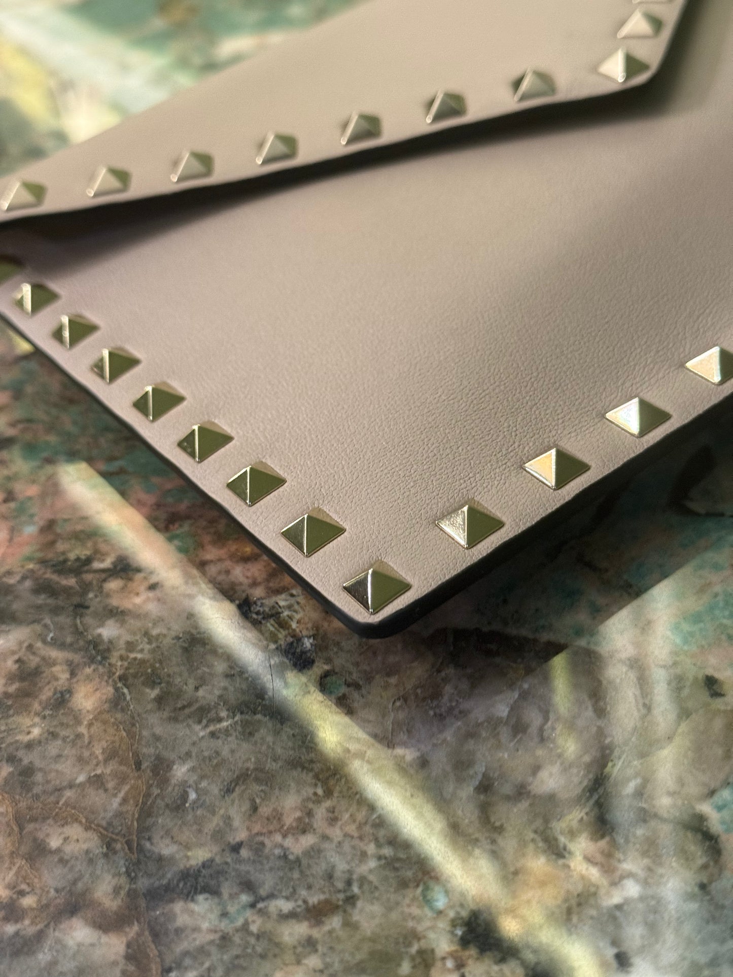 VALENTINO PINK ROCKSTUD ENVELOPE FLAT POCHETTE