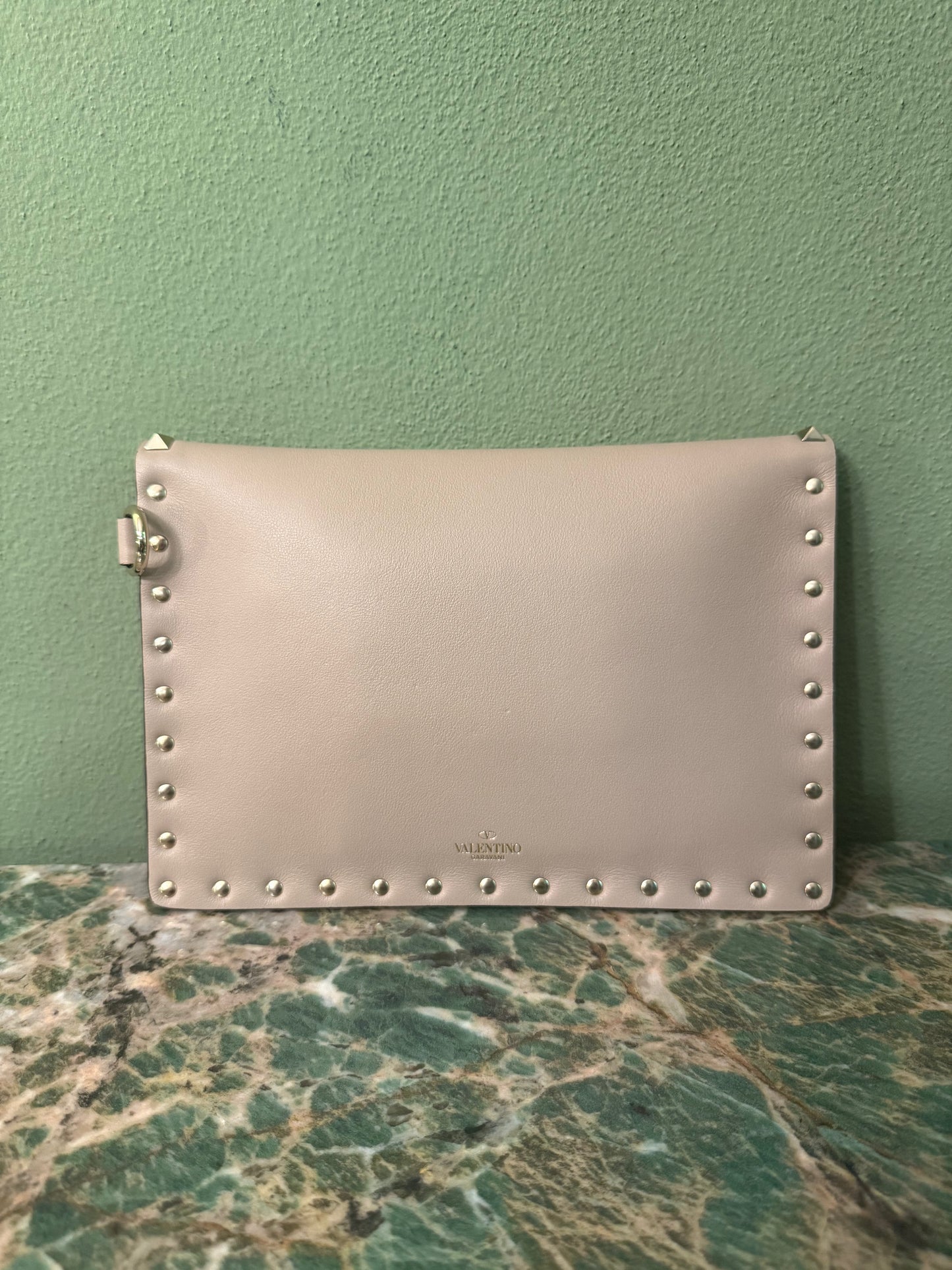 VALENTINO PINK ROCKSTUD ENVELOPE FLAT POCHETTE