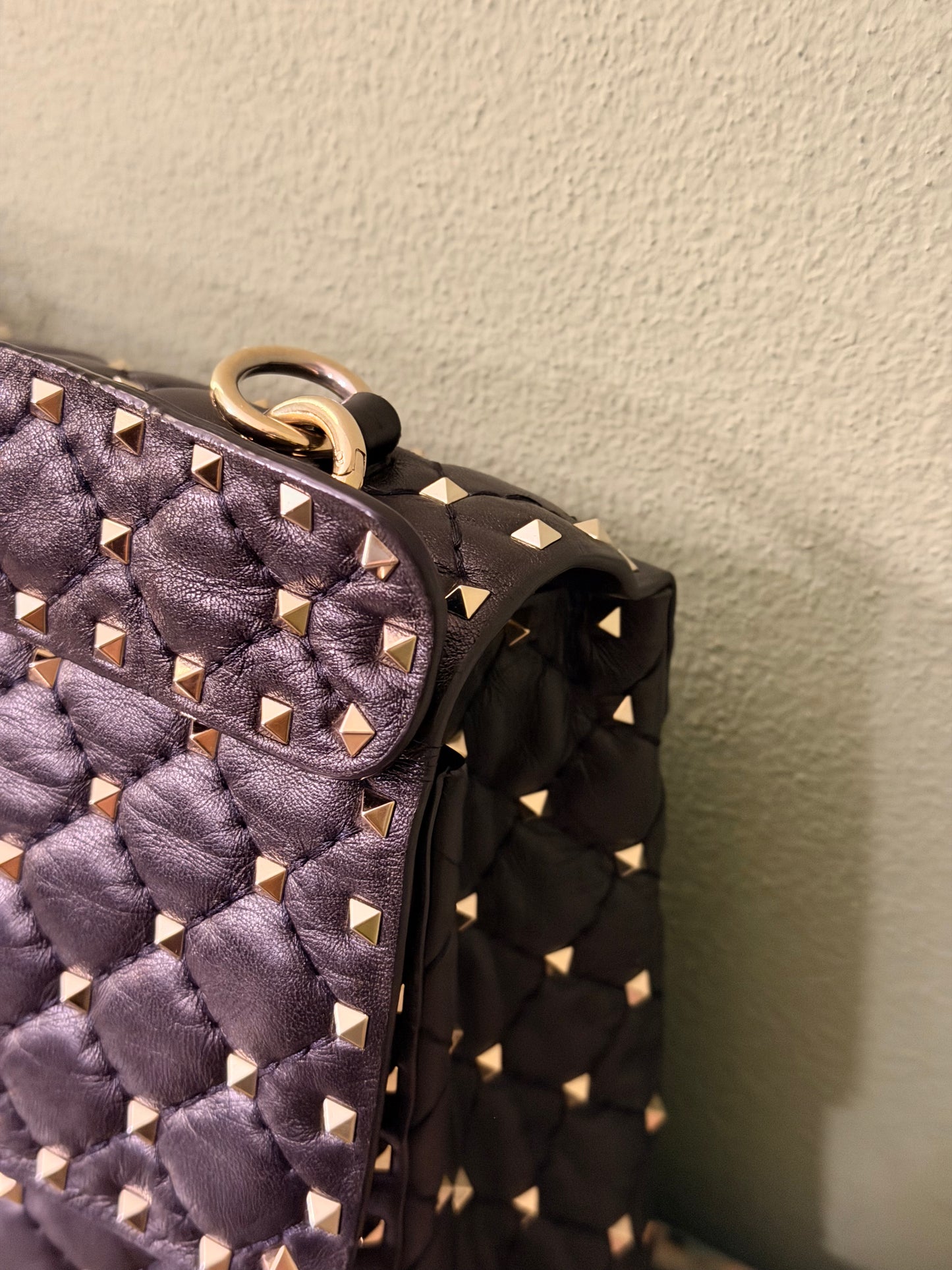 VALENTINO BLACK LARGE ROCKSTUD SPIKE HANDBAG