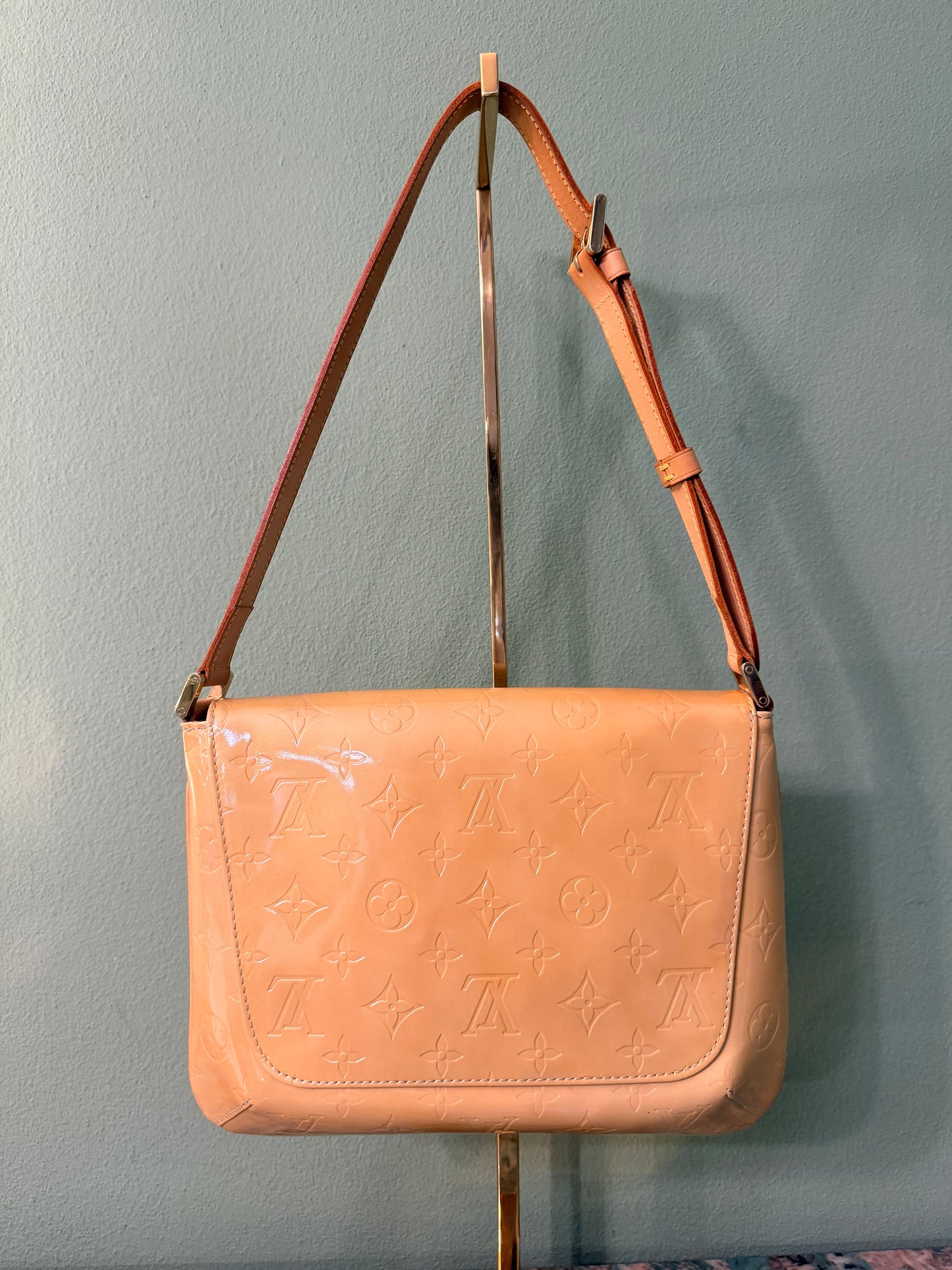 LOUIS VUITTON YELLOW VERNIS THOMPSON STREET SHOULDER BAG