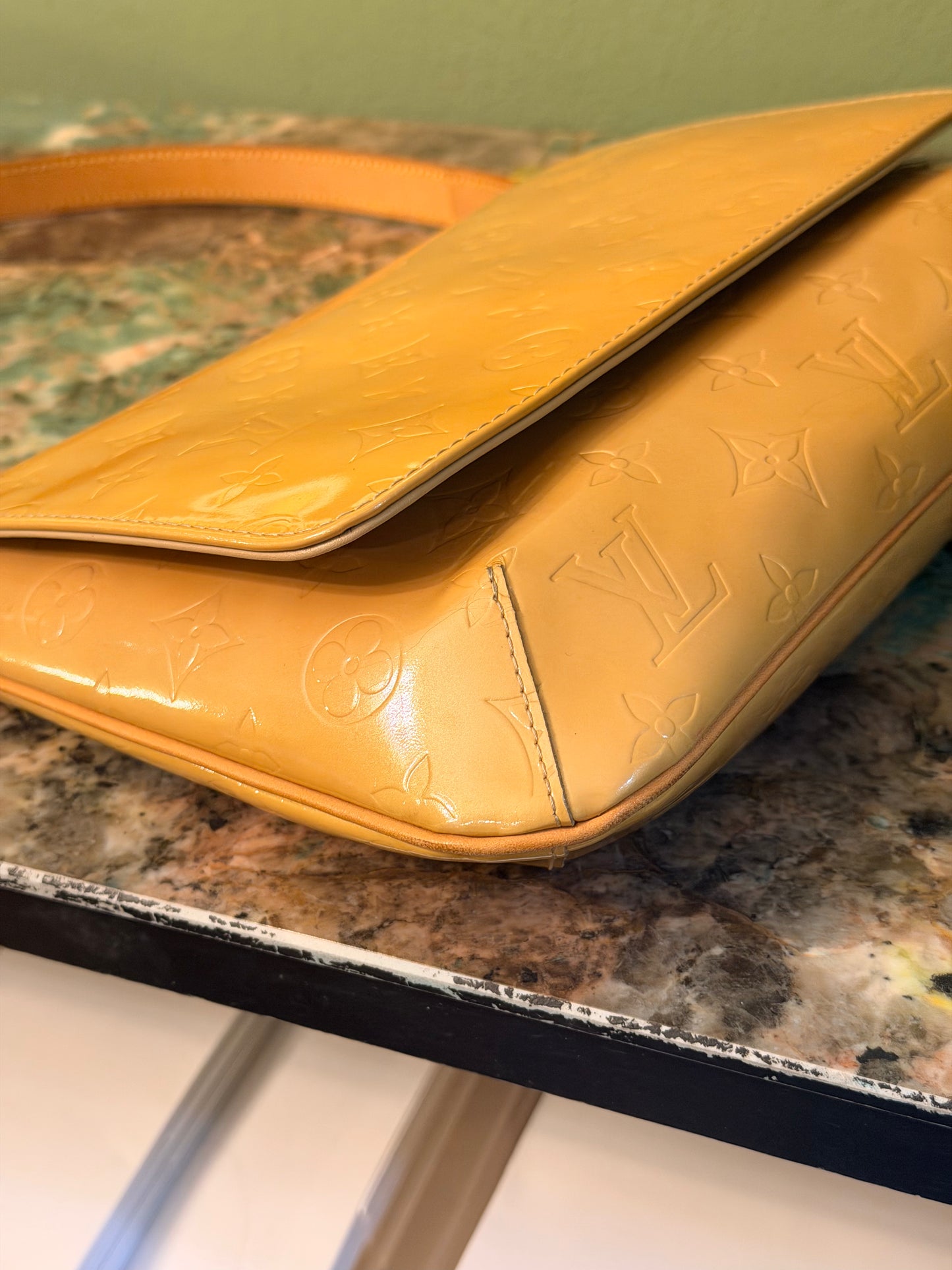 LOUIS VUITTON YELLOW VERNIS THOMPSON STREET SHOULDER BAG