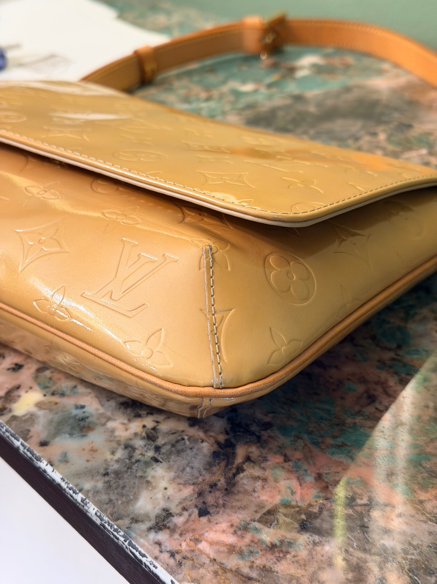 LOUIS VUITTON YELLOW VERNIS THOMPSON STREET SHOULDER BAG