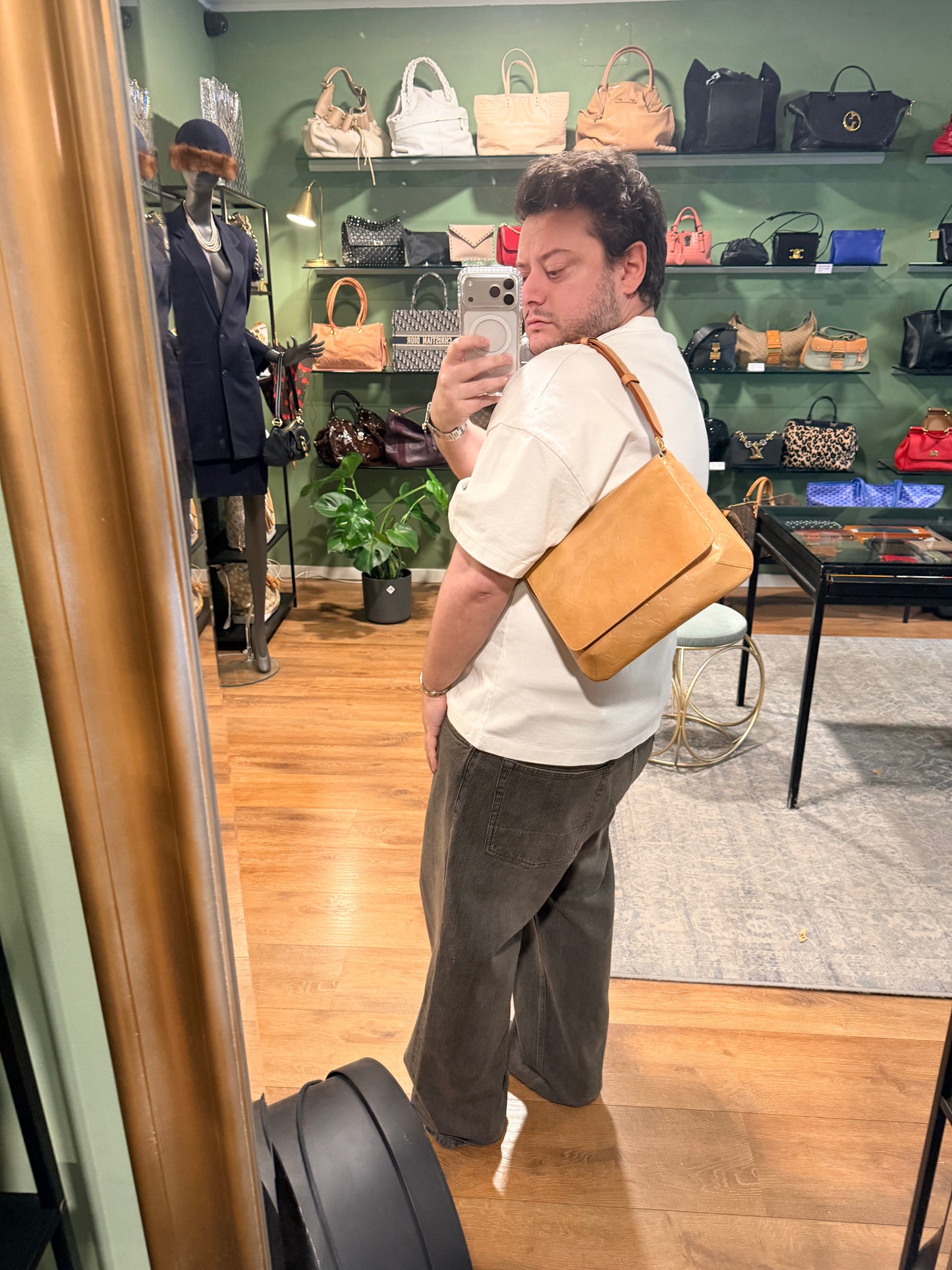 LOUIS VUITTON YELLOW VERNIS THOMPSON STREET SHOULDER BAG