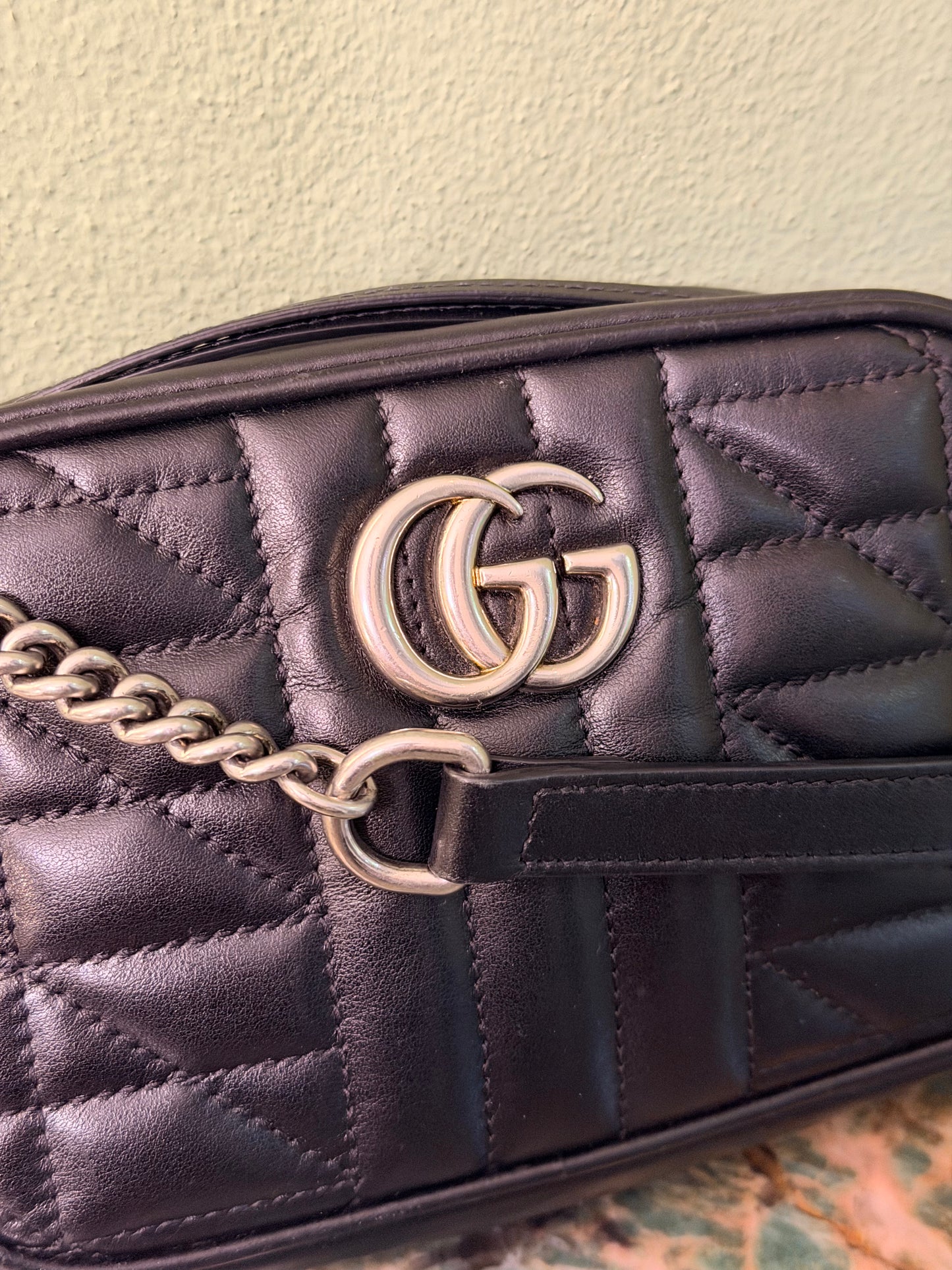 GUCCI BLACK MARMONT SMALL CAMERA BAG