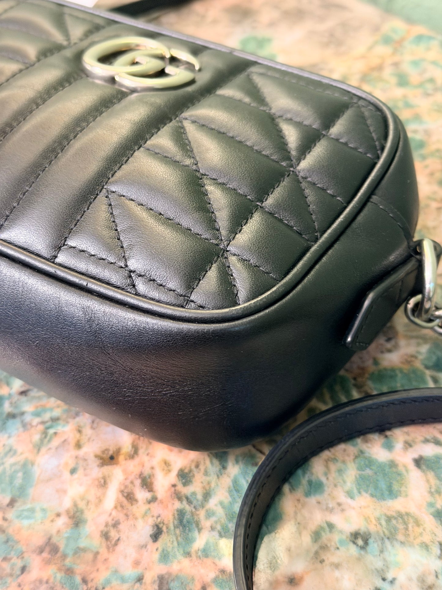 GUCCI BLACK MARMONT SMALL CAMERA BAG