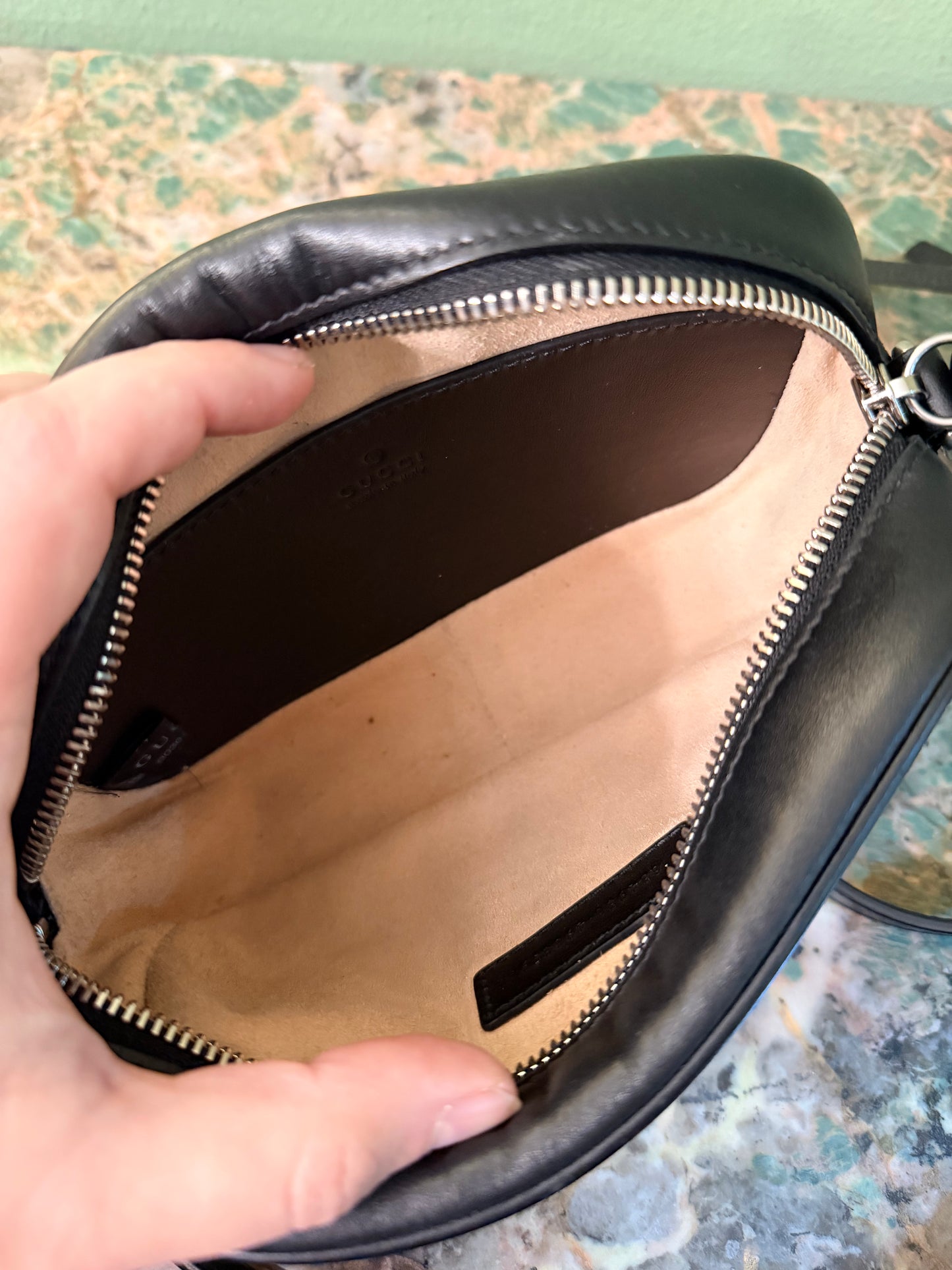 GUCCI BLACK MARMONT SMALL CAMERA BAG