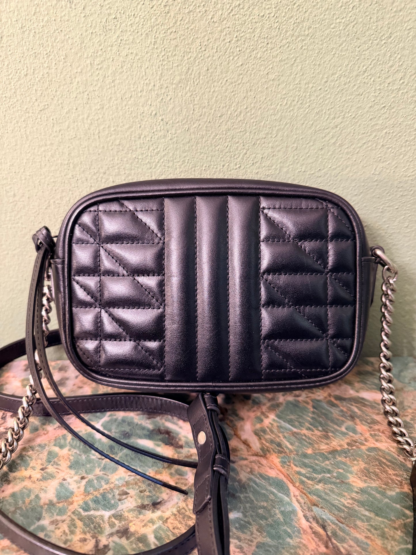 GUCCI BLACK MARMONT SMALL CAMERA BAG
