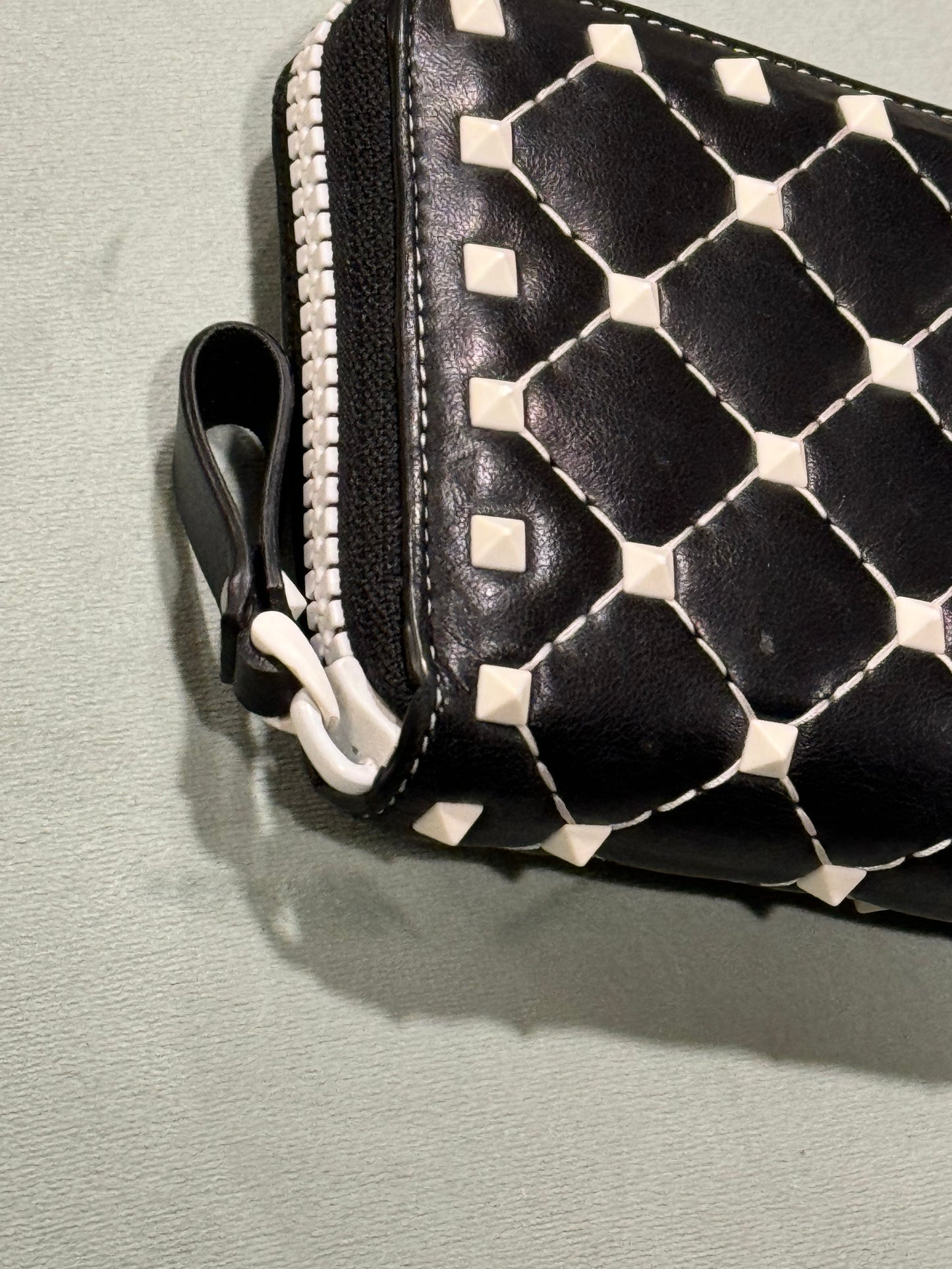 VALENTINO BLACK ROCKSTUD SPIKE ZIPPY WALLET
