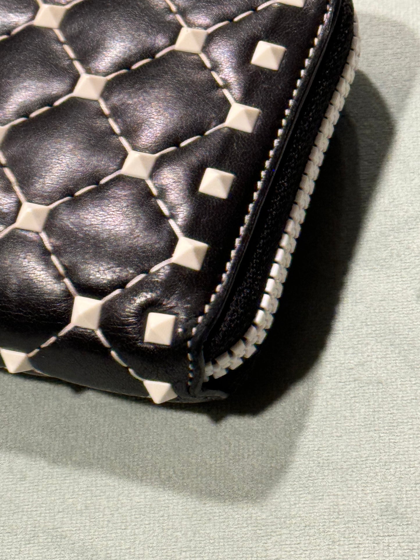 VALENTINO BLACK ROCKSTUD SPIKE ZIPPY WALLET