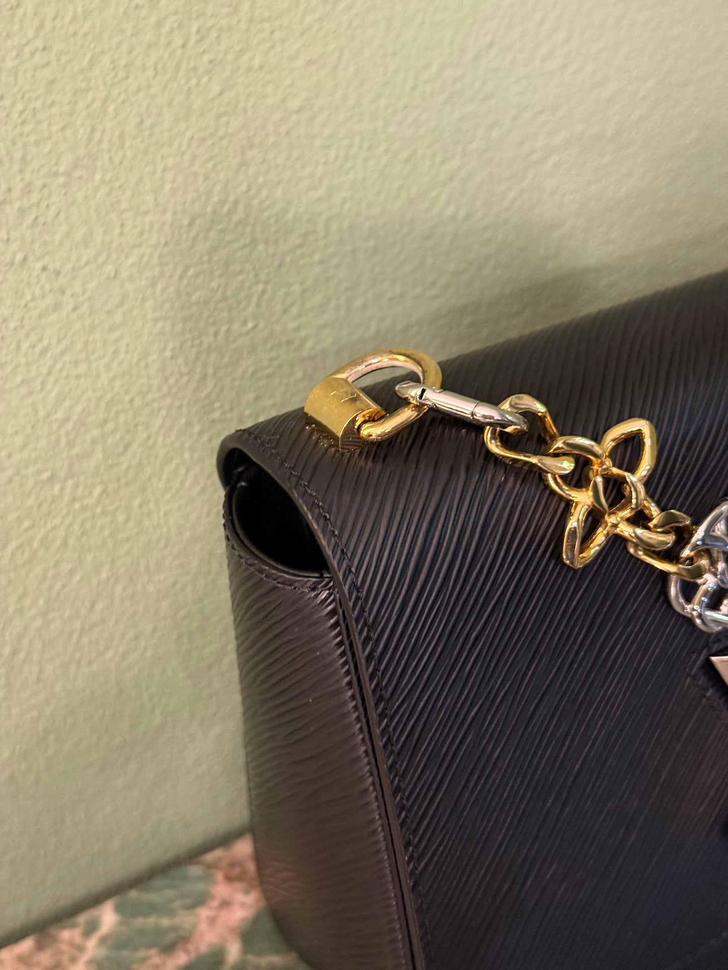 LOUIS VUITTON BLACK EPI LIMITED EDITION TWIST SHOULDER BAG