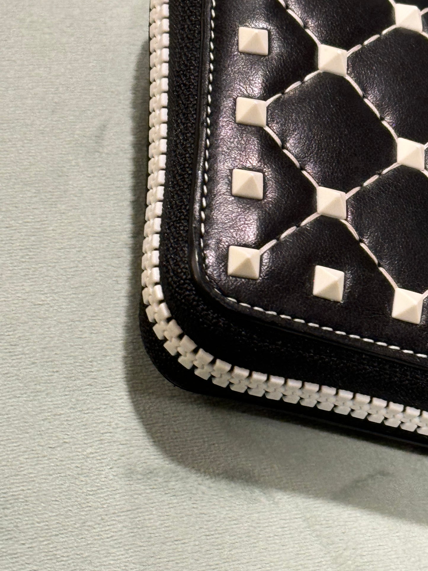 VALENTINO BLACK ROCKSTUD SPIKE ZIPPY WALLET