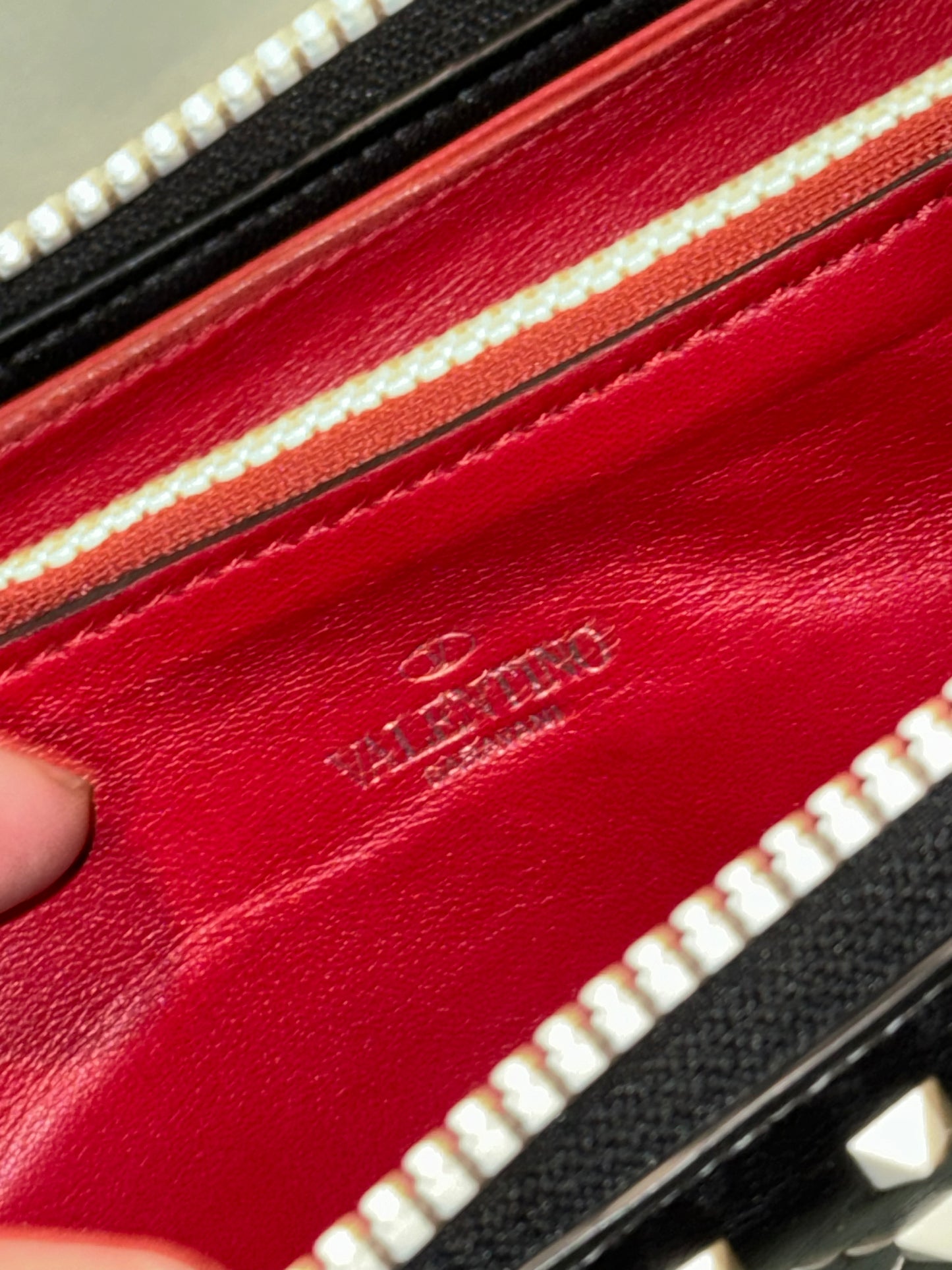 VALENTINO BLACK ROCKSTUD SPIKE ZIPPY WALLET