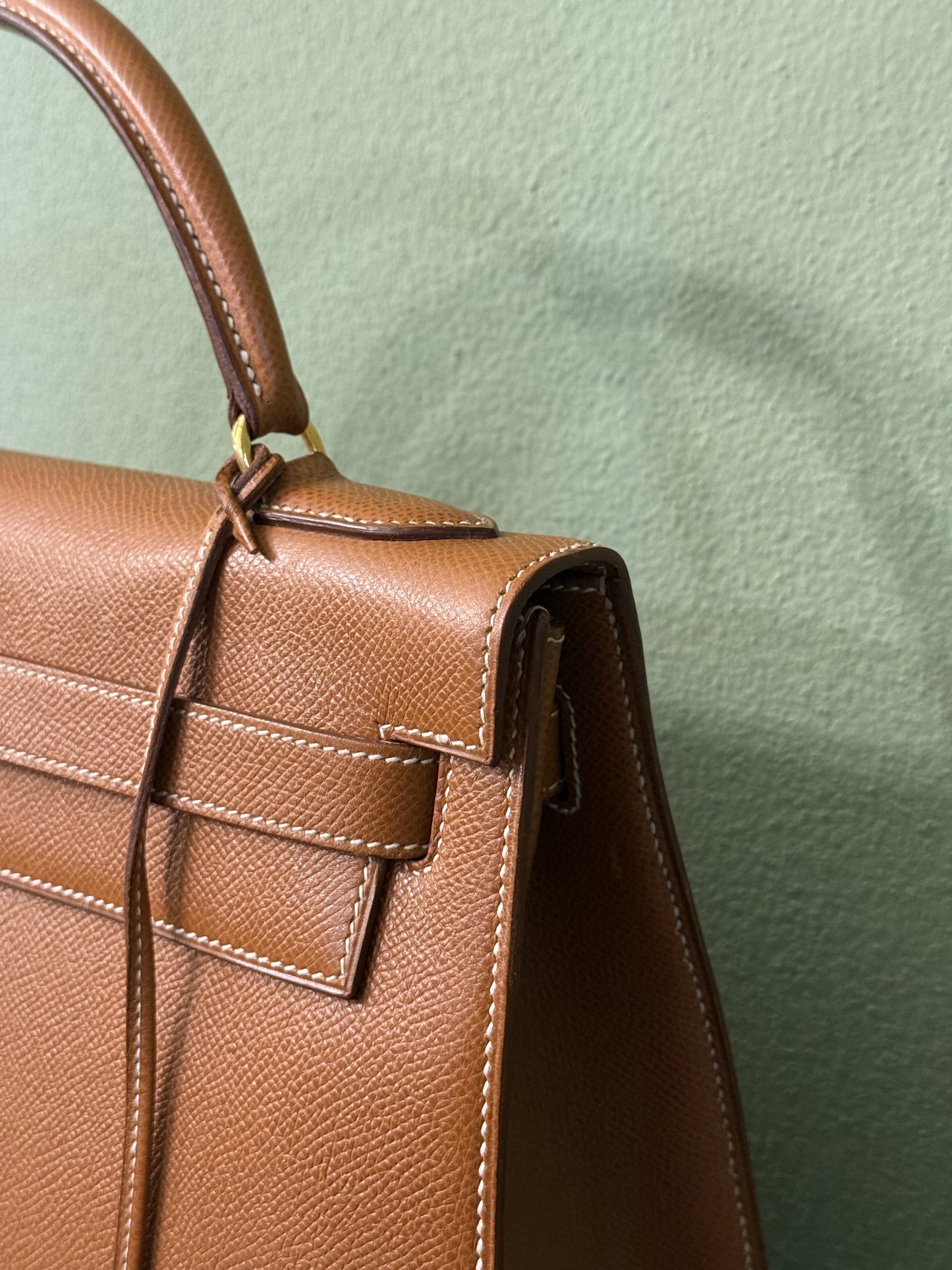 HERMÈS GOLD COURCHEVEL KELLY SELLIER 32 HANDBAG