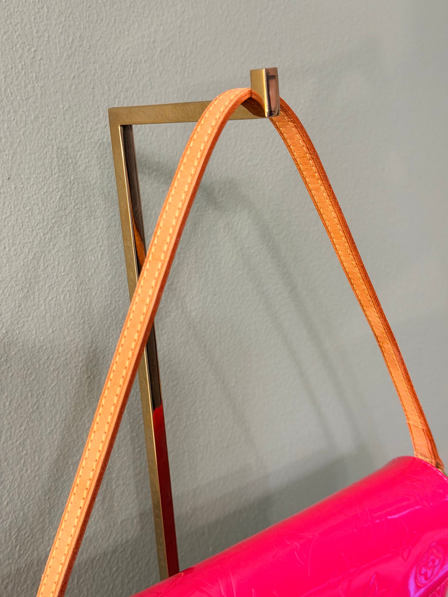 LOUIS VUITTON PINK VERNIS MALIBU STREET SHOULDER BAG