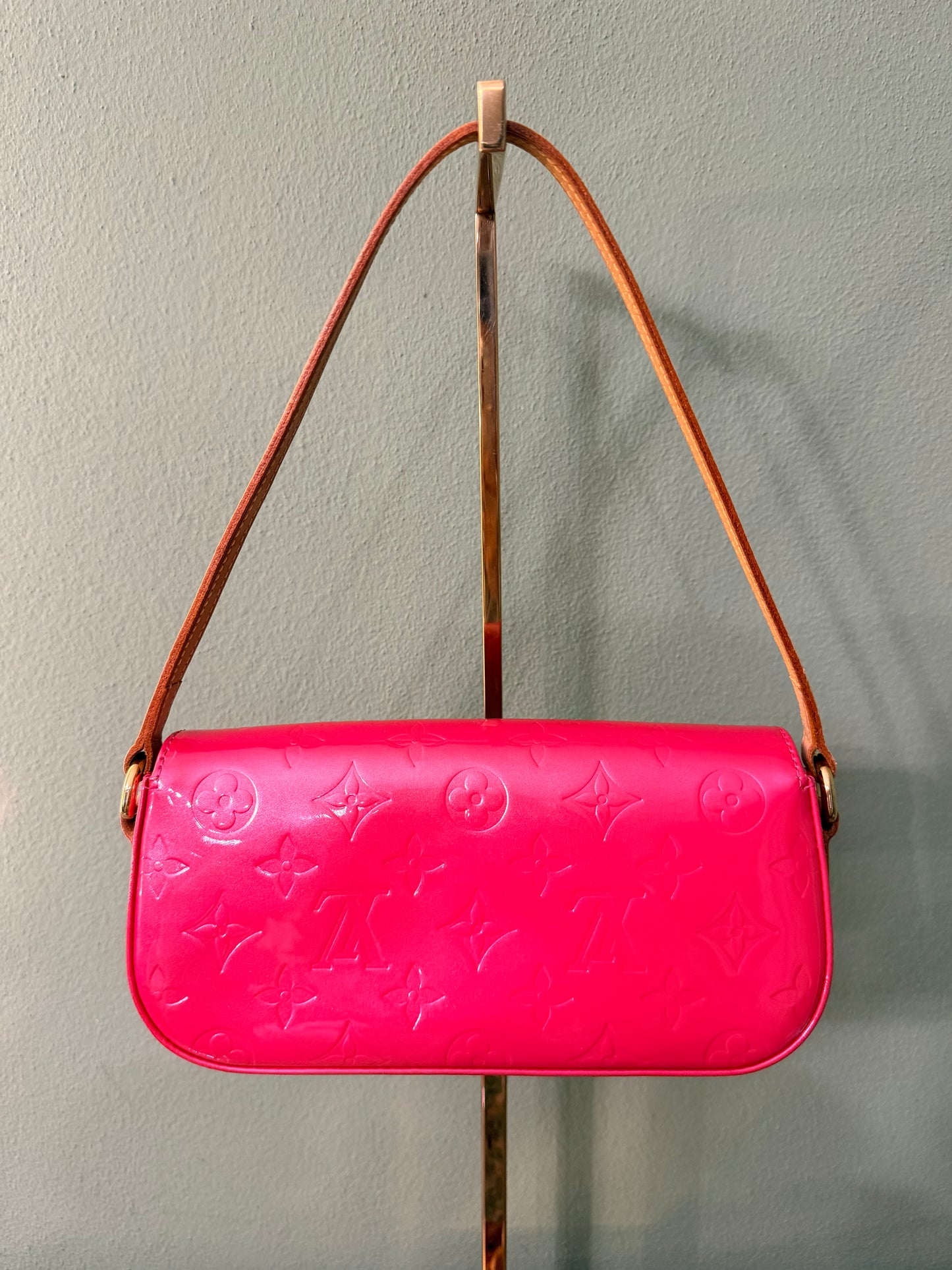 LOUIS VUITTON PINK VERNIS MALIBU STREET SHOULDER BAG