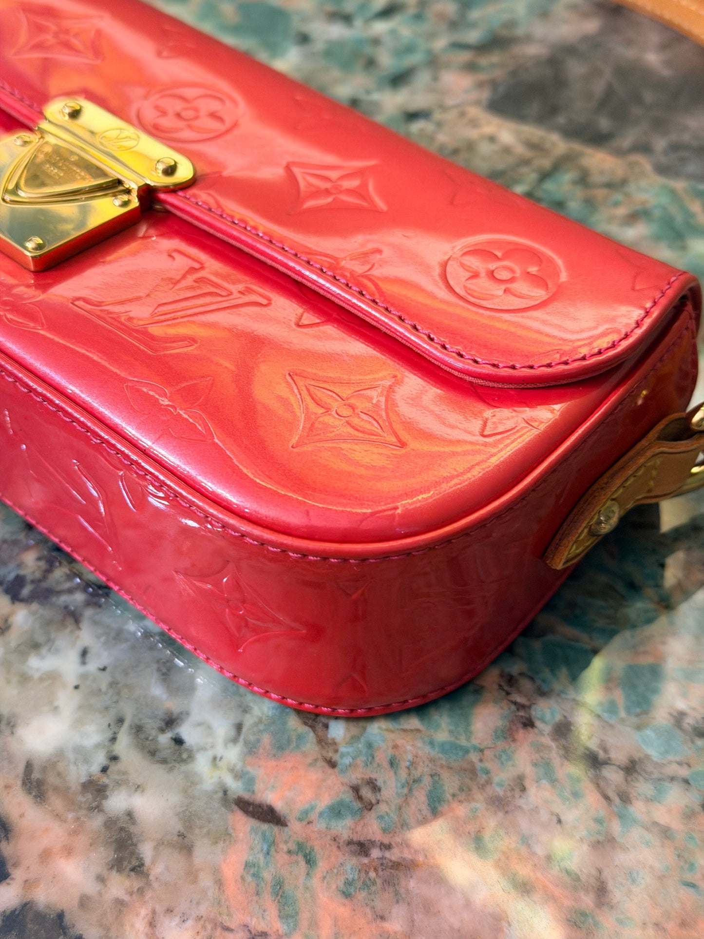 LOUIS VUITTON PINK VERNIS MALIBU STREET SHOULDER BAG