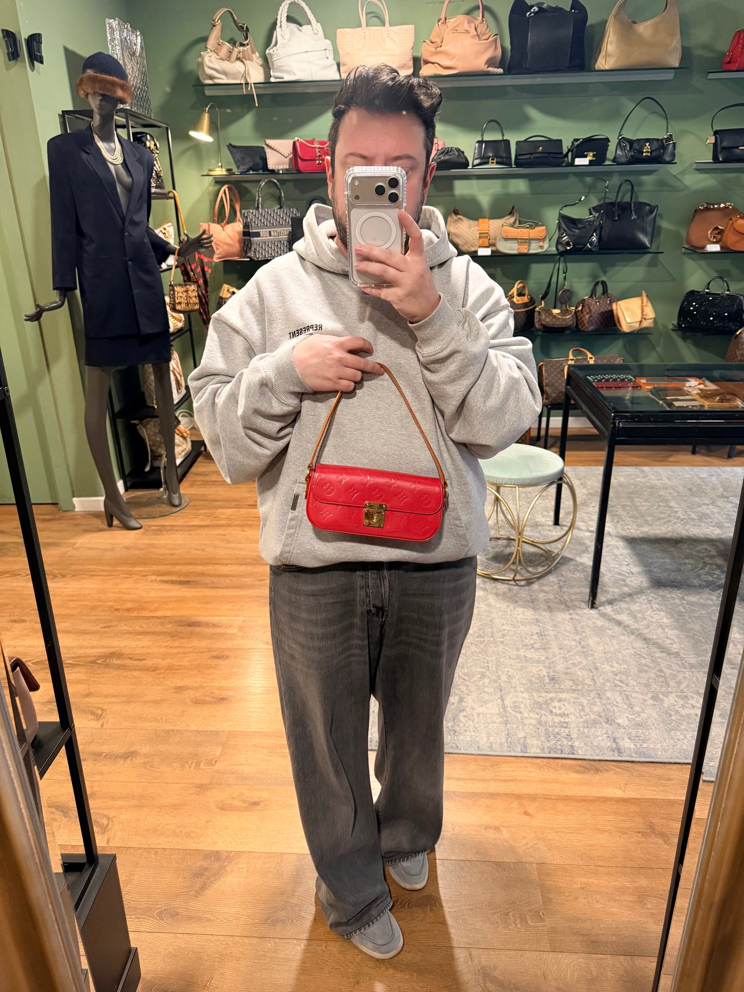 LOUIS VUITTON PINK VERNIS MALIBU STREET SHOULDER BAG