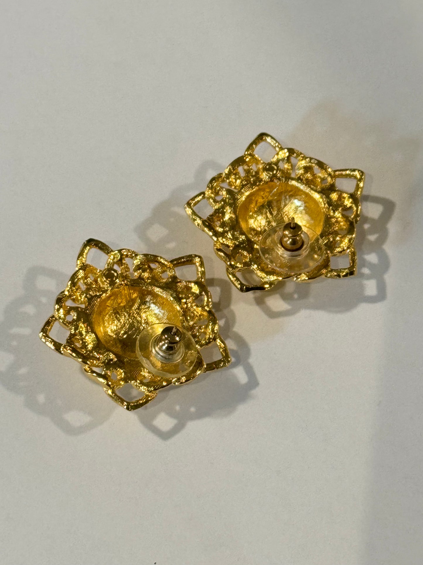 VINTAGE 70'S GOLD FLOWER EARRINGS
