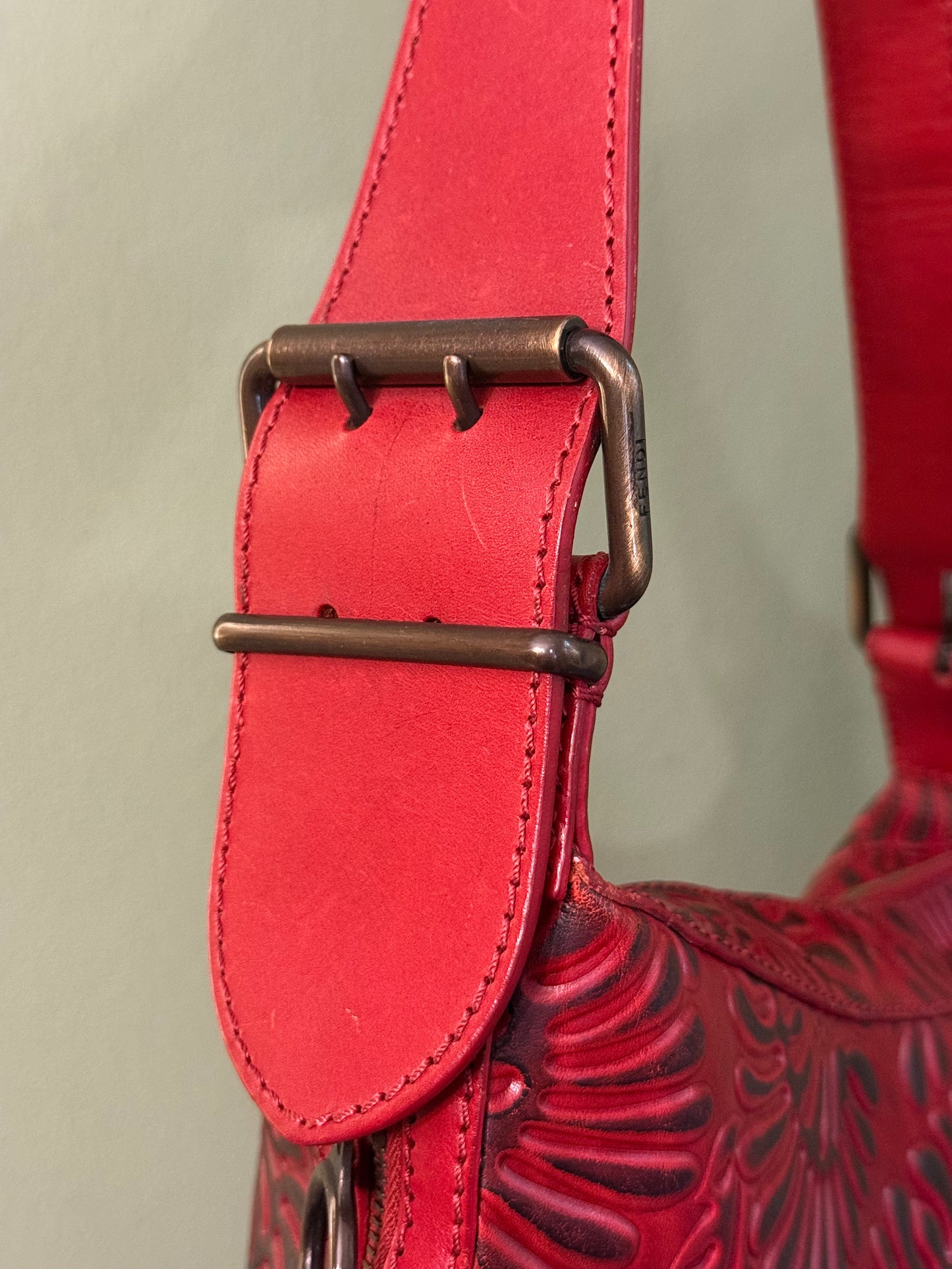 FENDI LARGE RED EMBOSSED LEATHER OYSTER SHOULDER BAG