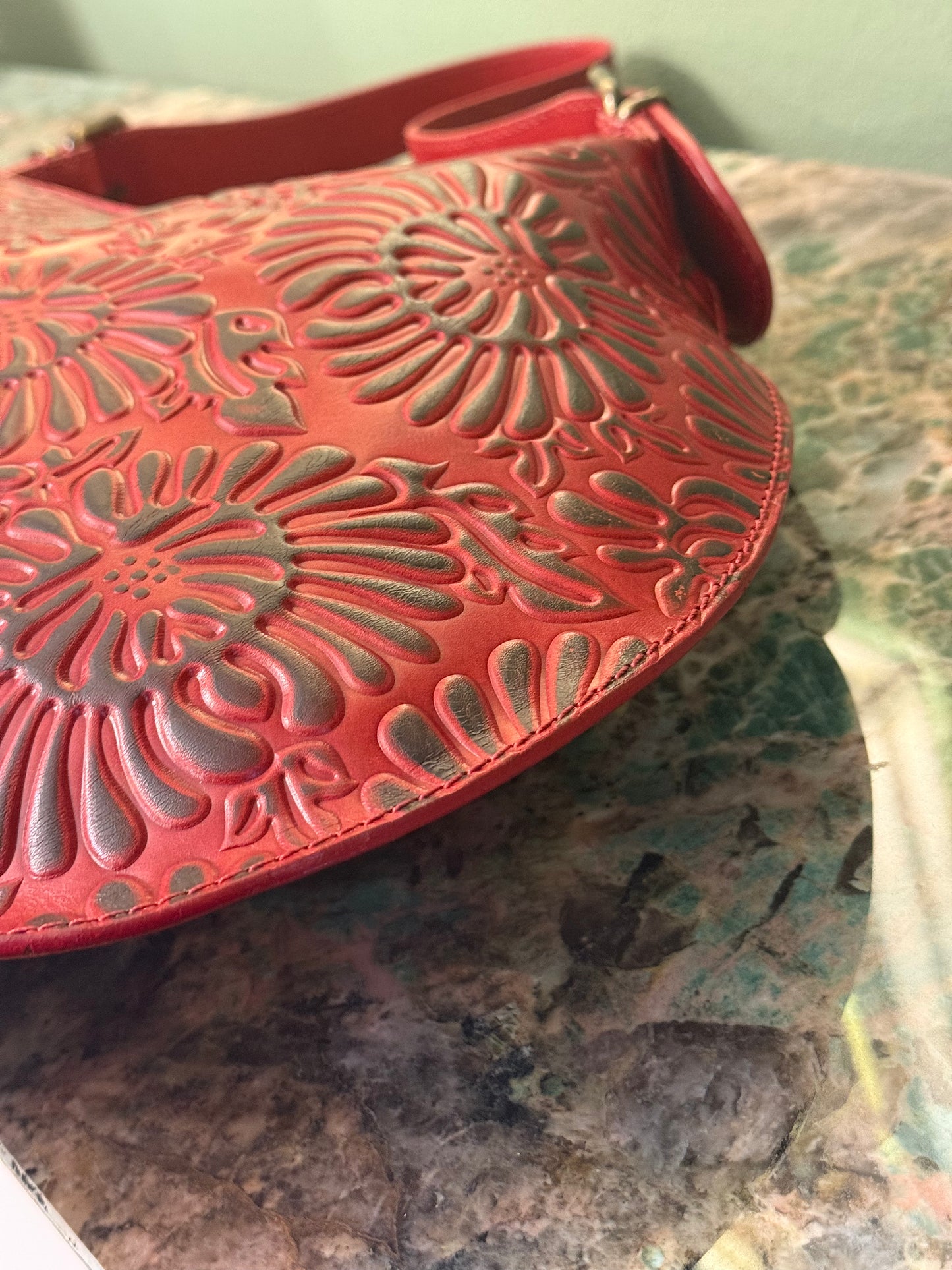 FENDI LARGE RED EMBOSSED LEATHER OYSTER SHOULDER BAG