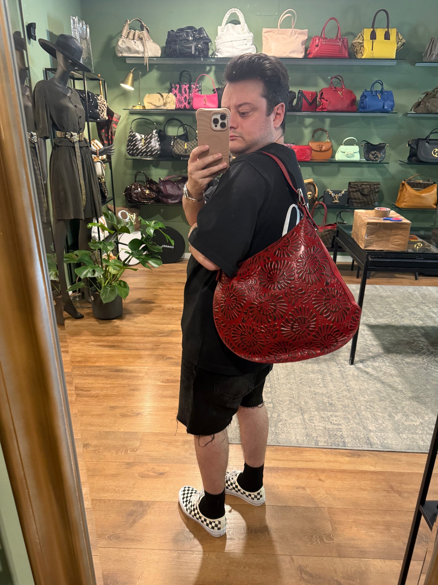 FENDI LARGE RED EMBOSSED LEATHER OYSTER SHOULDER BAG