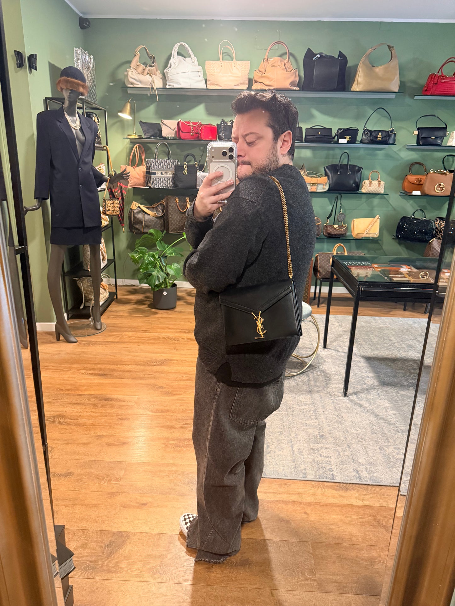 SAINT LAURENT BLACK CASSANDRA SHOULDER BAG