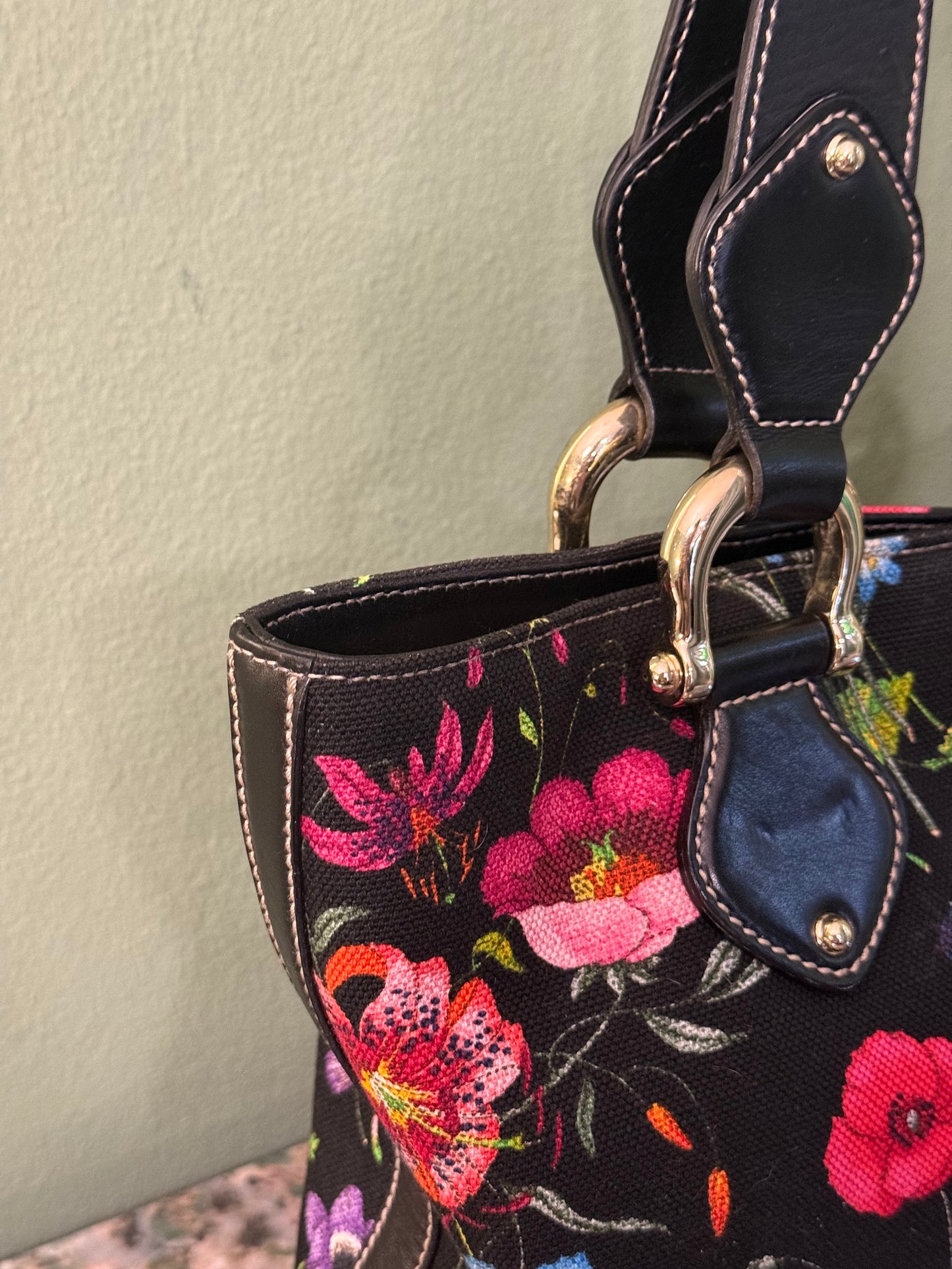 GUCCI BLACK FLORA HANDBAG