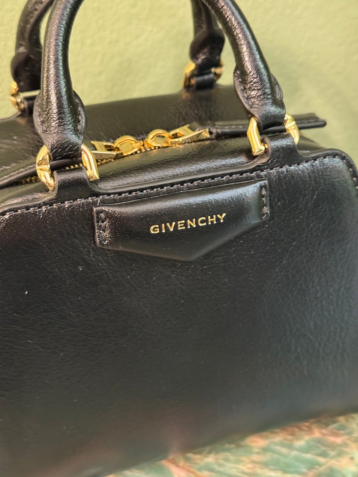 GIVENCHY BLACK MICRO ANTIGONA CUBE HANDBAG