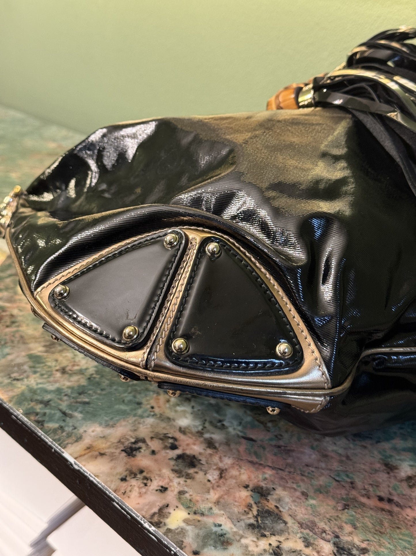 GUCCI BLACK PATENT LARGE INDY SHOULDER BAG