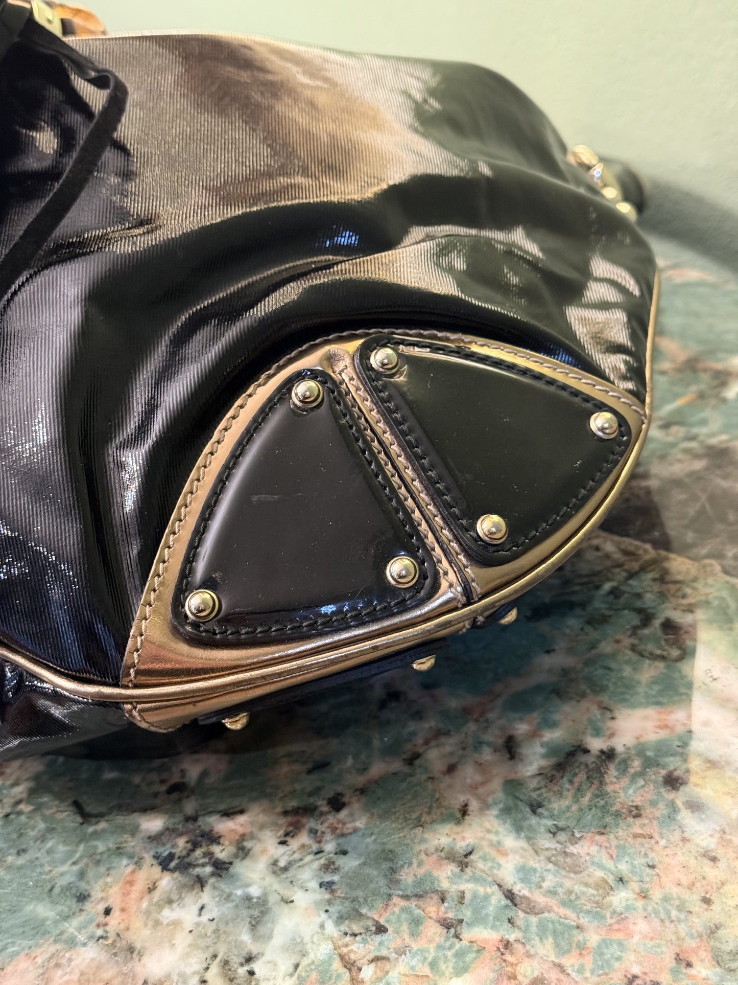 GUCCI BLACK PATENT LARGE INDY SHOULDER BAG