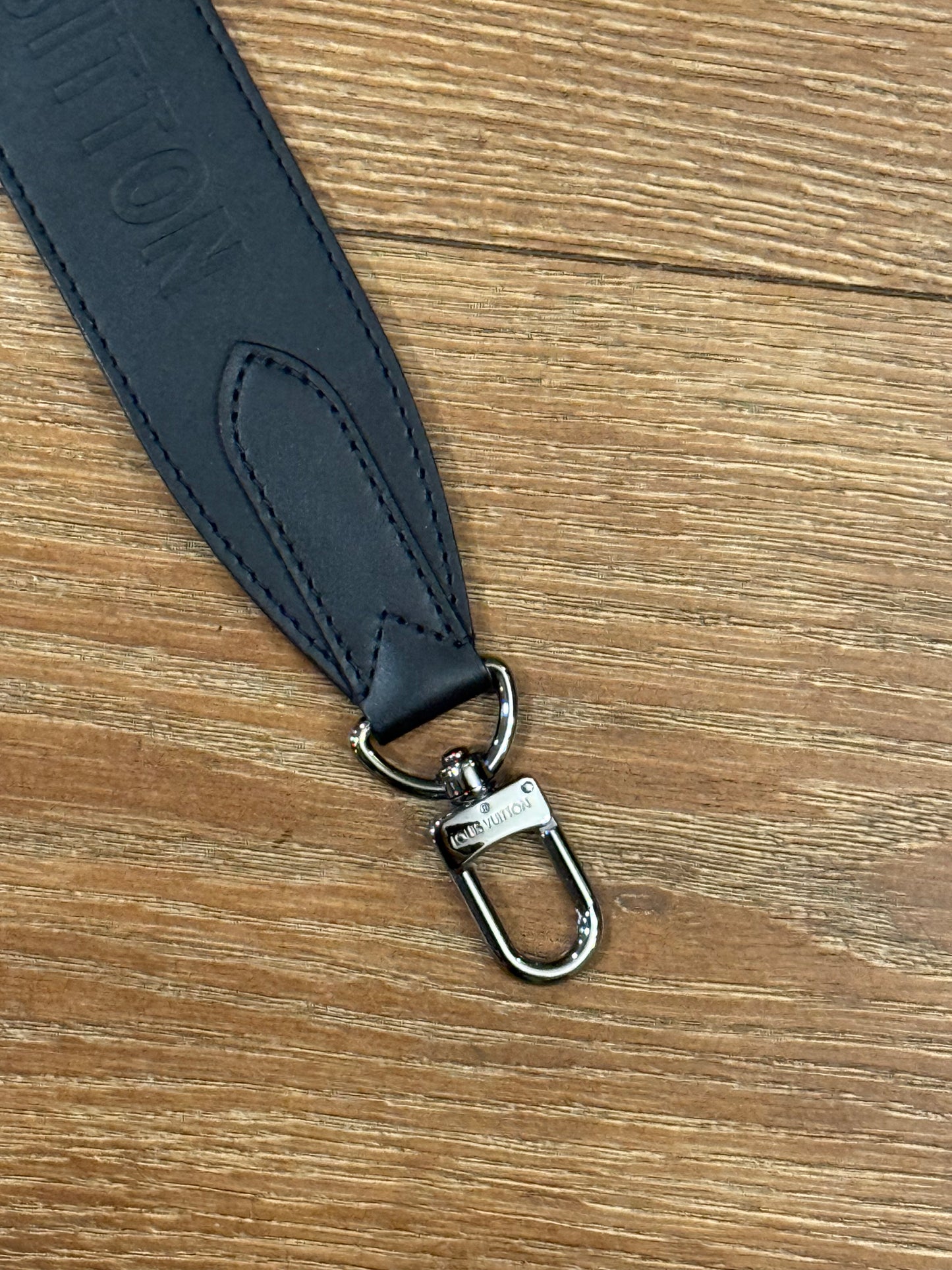 LOUIS VUITTON BLACK REMOVABLE SHOULDER STRAP