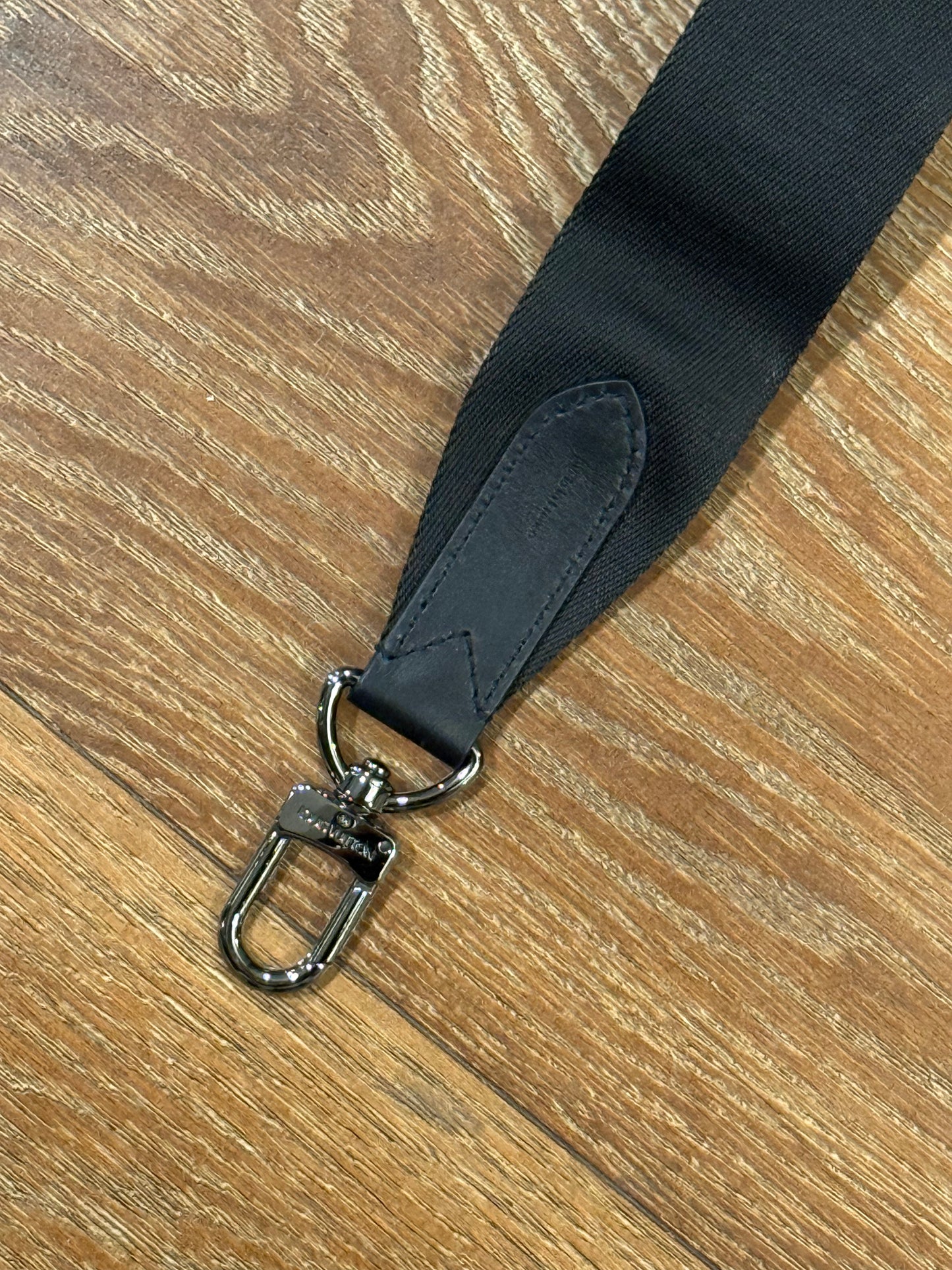 LOUIS VUITTON BLACK REMOVABLE SHOULDER STRAP