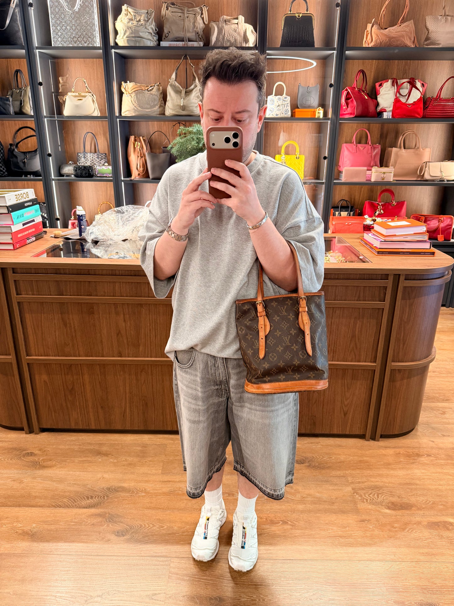 LOUIS VUITTON MONOGRAM BUCKET SHOULDER BAG