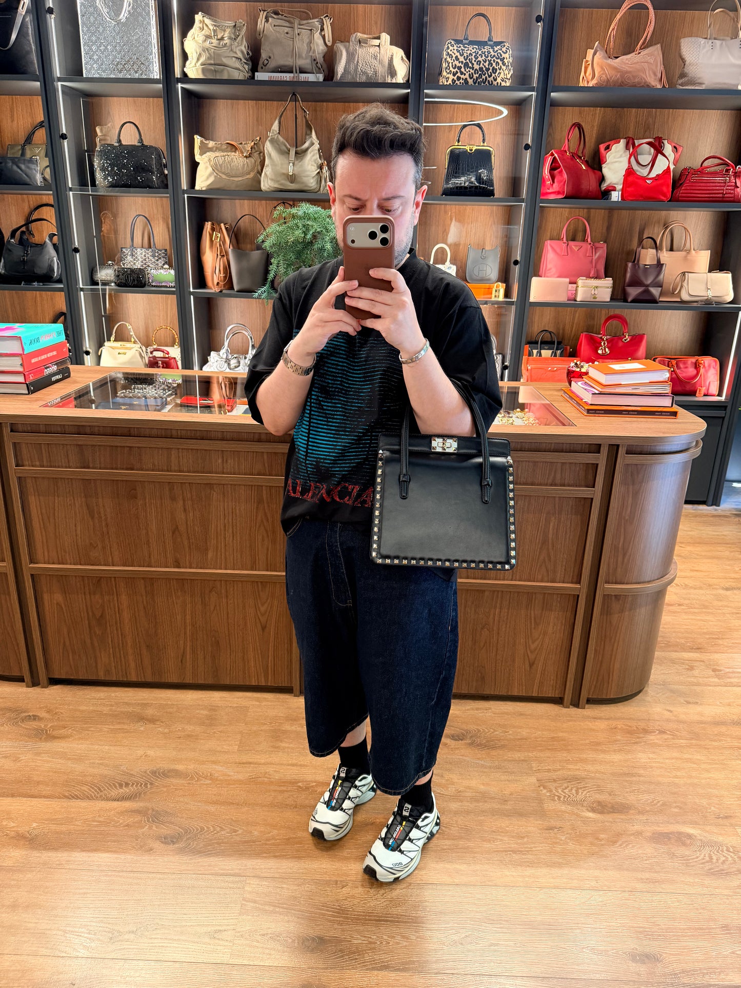 VALENTINO BLACK ROCKSTUD TURN LOCK HANDBAG
