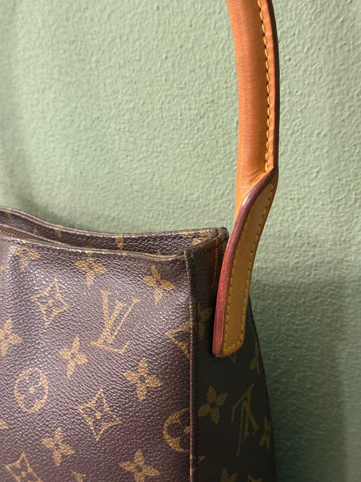 LOUIS VUITTON MONOGRAM LOOPING MM SHOULDER BAG