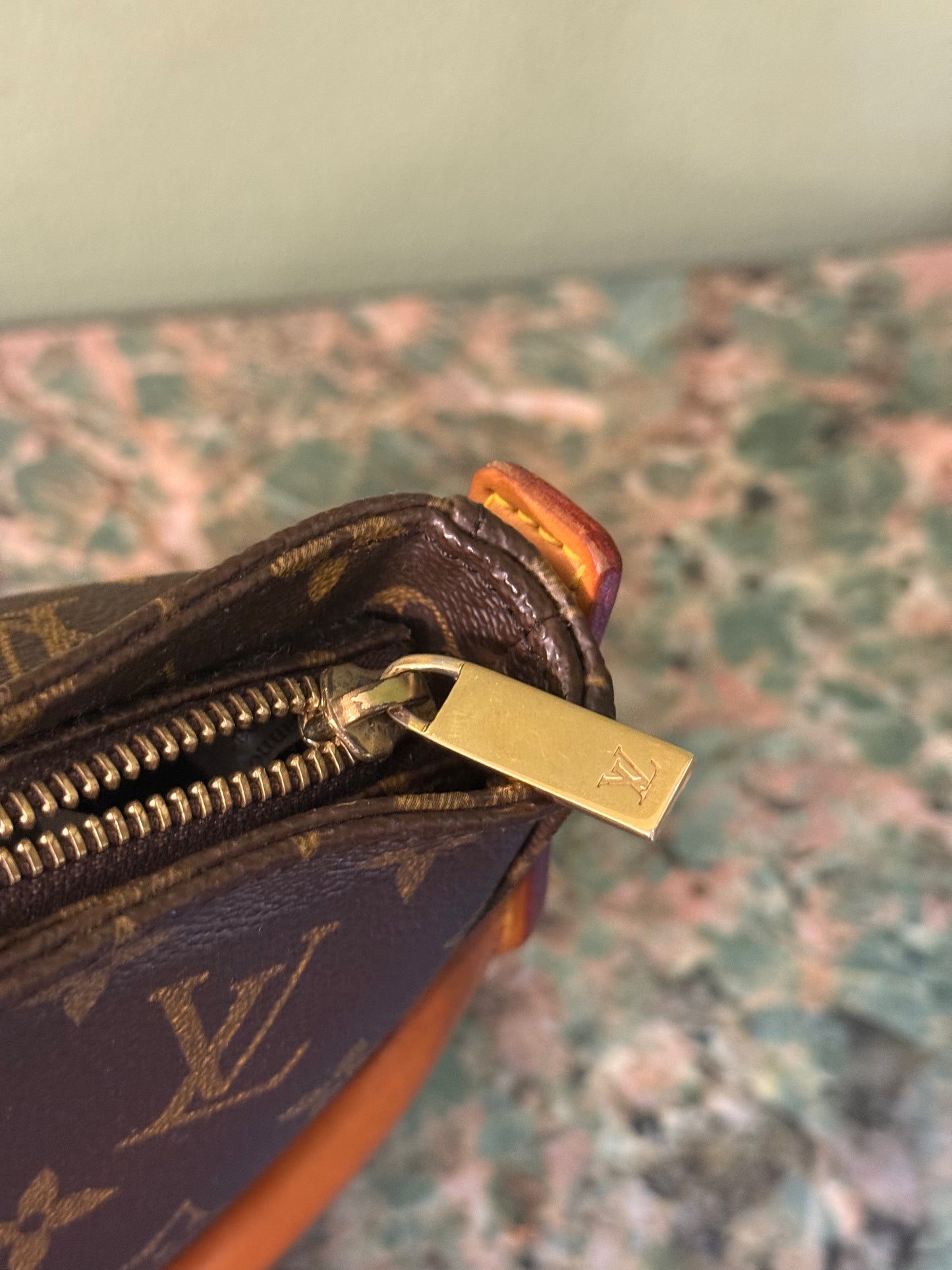 LOUIS VUITTON MONOGRAM LOOPING MM SHOULDER BAG