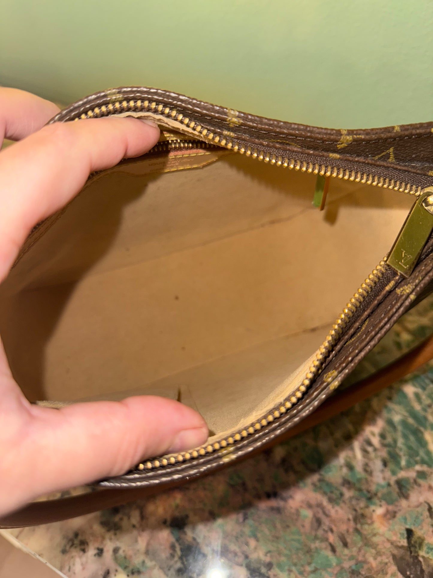 LOUIS VUITTON MONOGRAM LOOPING MM SHOULDER BAG
