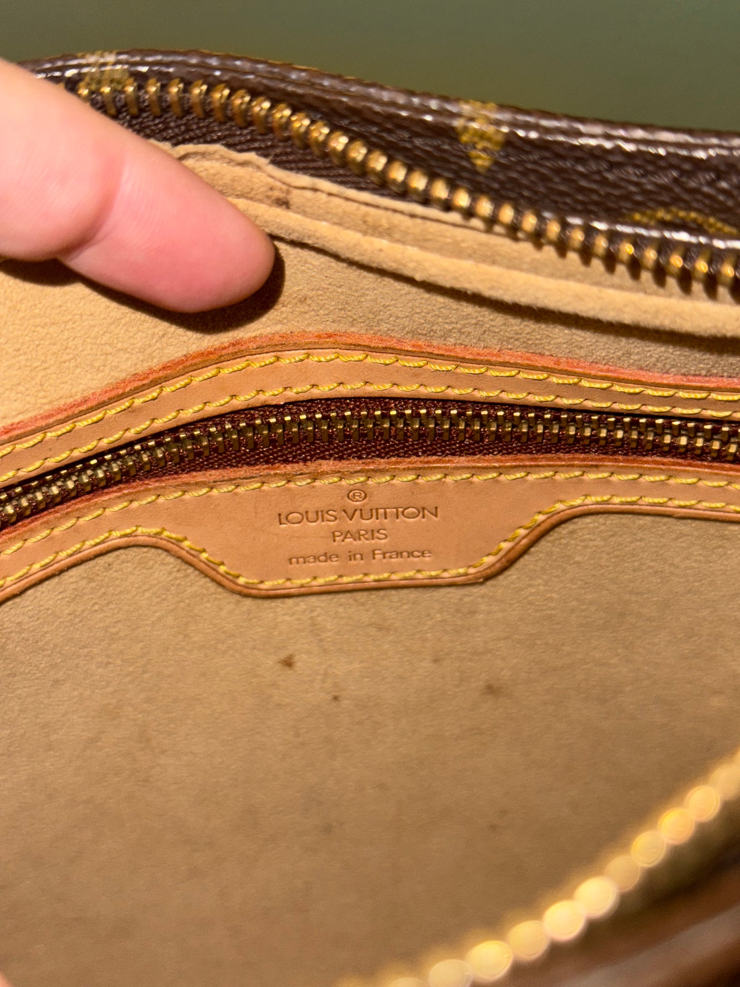 LOUIS VUITTON MONOGRAM LOOPING MM SHOULDER BAG