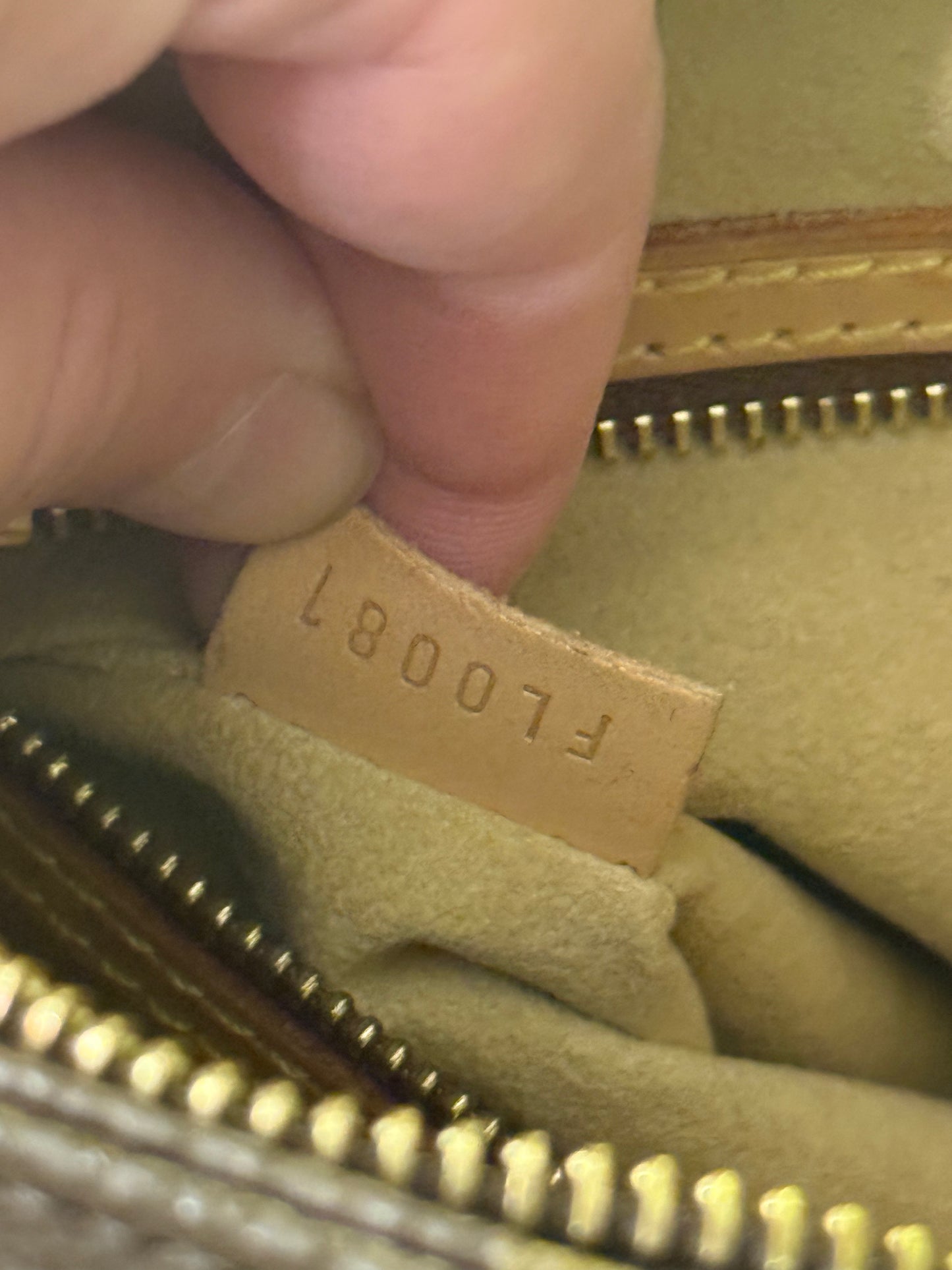LOUIS VUITTON MONOGRAM LOOPING MM SHOULDER BAG