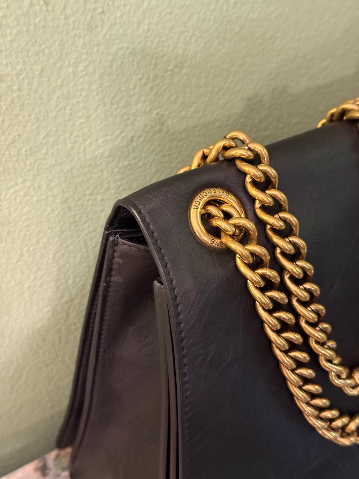 BALENCIAGA BLACK MEDIUM CRUSH SHOULDER BAG