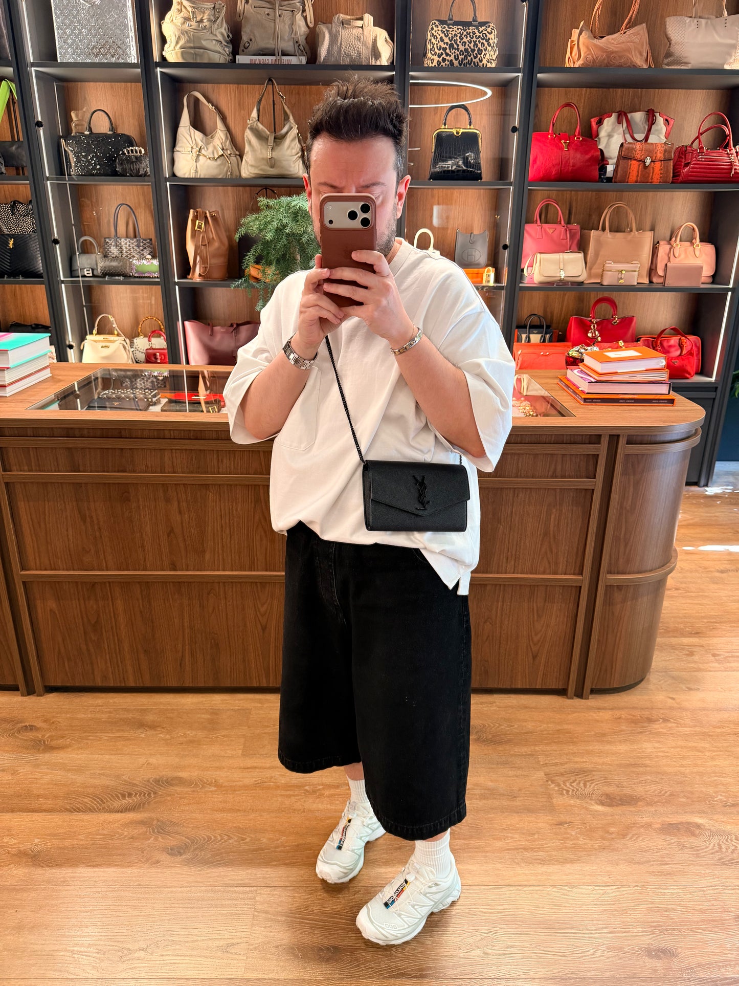 SAINT LAURENT SO BLACK ENVELOPE WALLET ON CHAIN