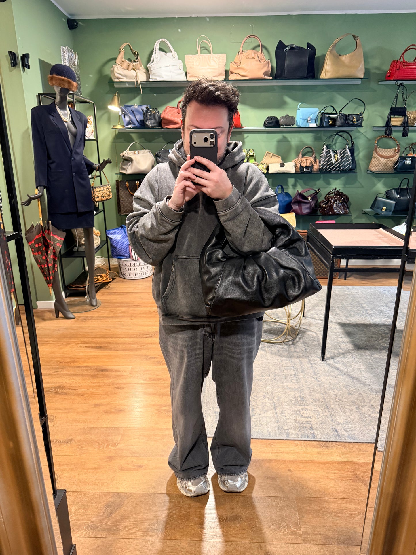 BOTTEGA VENETA BLACK SHOULDER POUCH