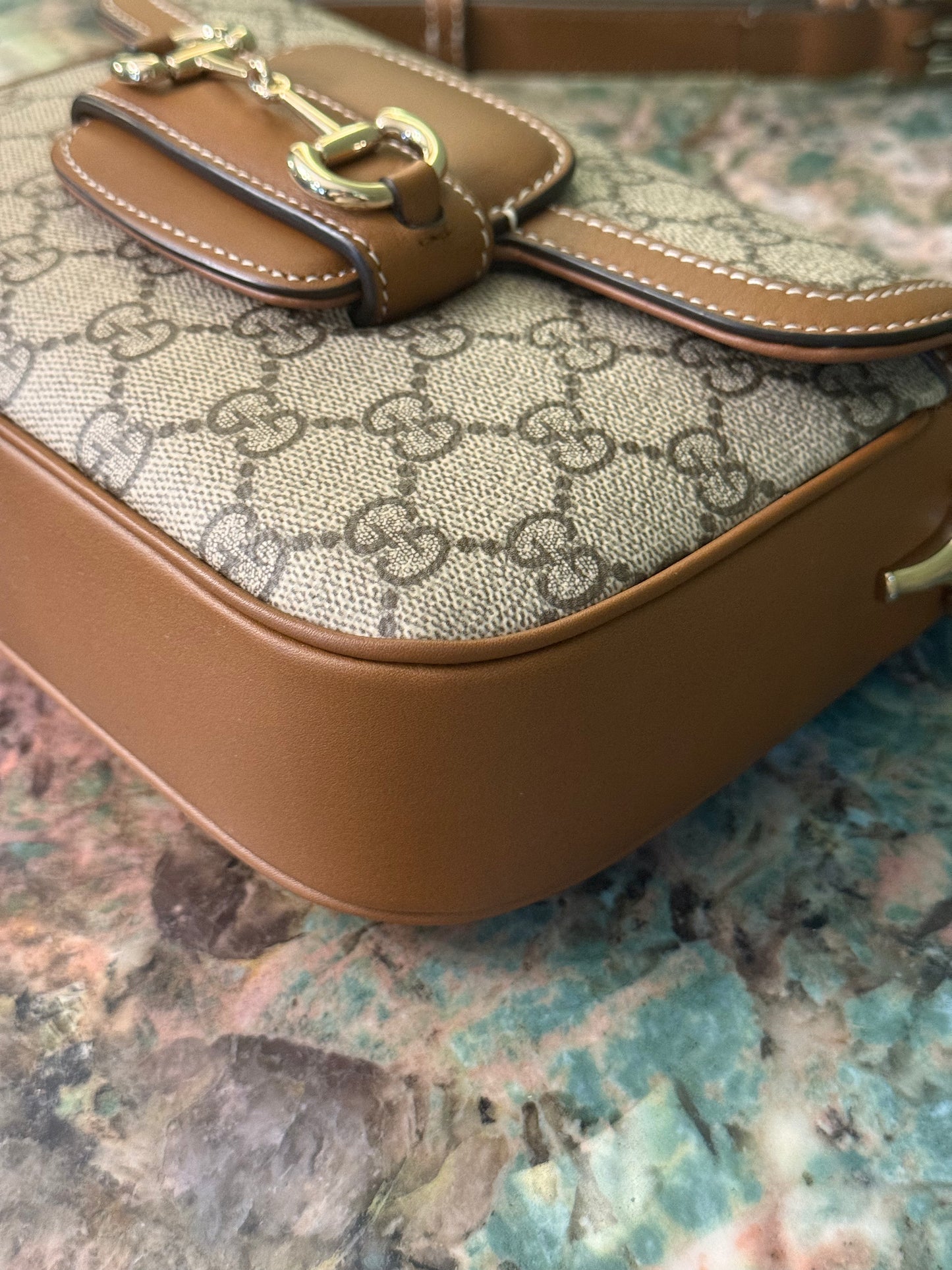 GUCCI TAN GG SUPREME SMALL SOFT HORSEBIT 1955 CROSSBODY BAG