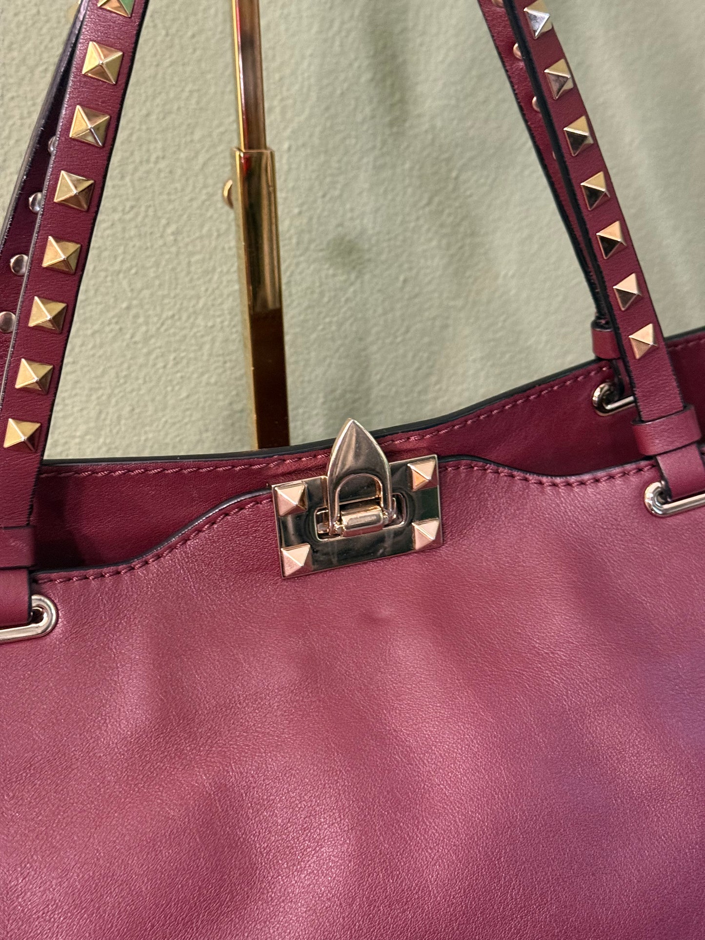 VALENTINO BURGUNDY LARGE ROCKSTUD SHOPPER TOTE