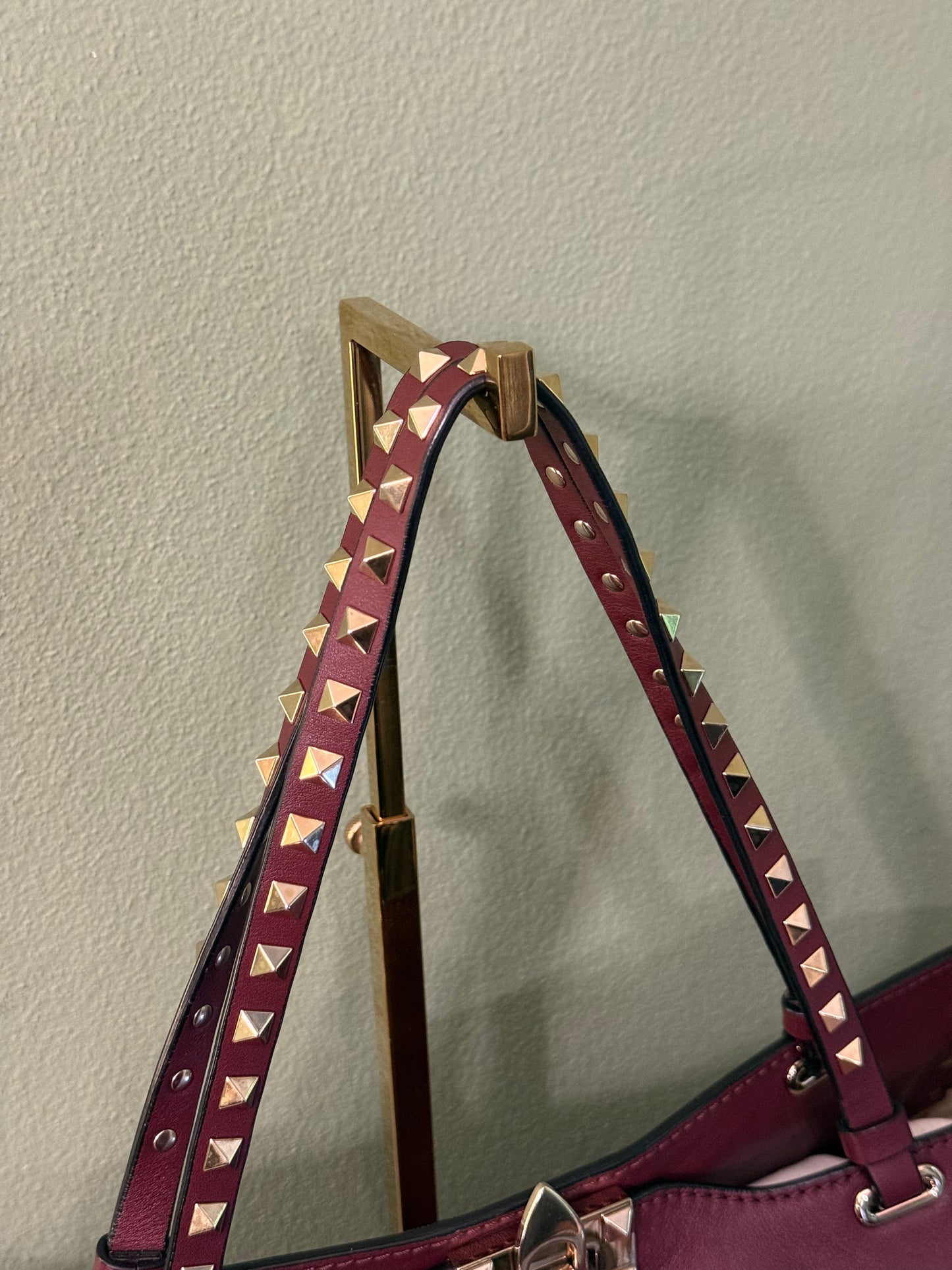 VALENTINO BURGUNDY LARGE ROCKSTUD SHOPPER TOTE