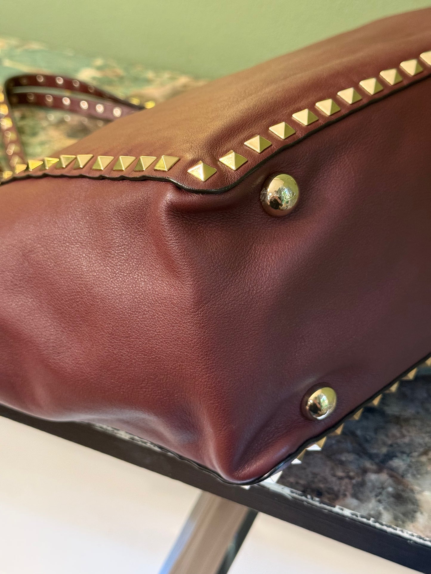 VALENTINO BURGUNDY LARGE ROCKSTUD SHOPPER TOTE