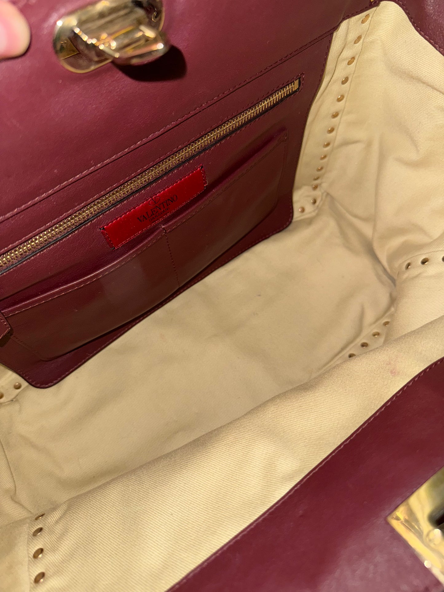 VALENTINO BURGUNDY LARGE ROCKSTUD SHOPPER TOTE